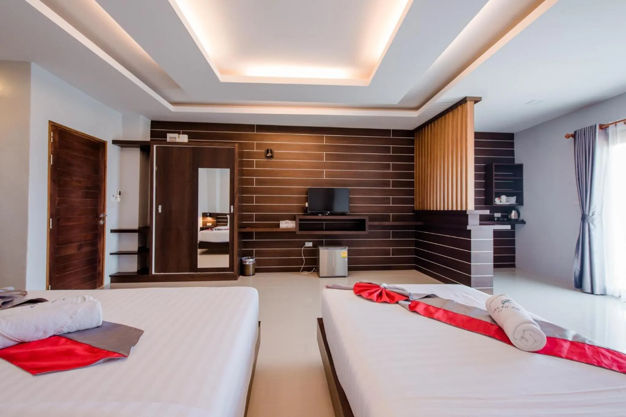 Bed in Lanta Ray Bay Hotel