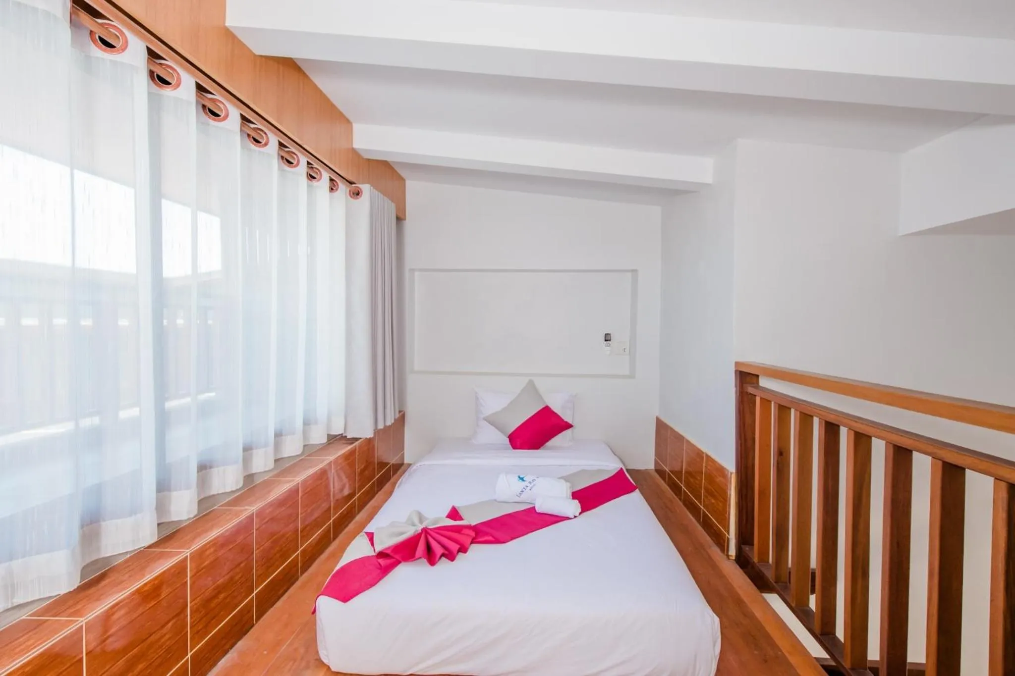 Bed in Lanta Ray Bay Hotel