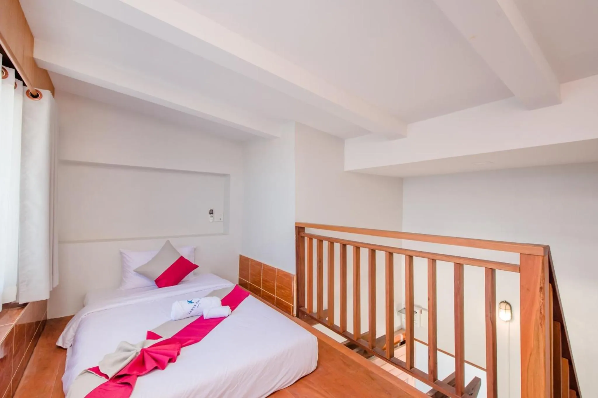 Bed in Lanta Ray Bay Hotel