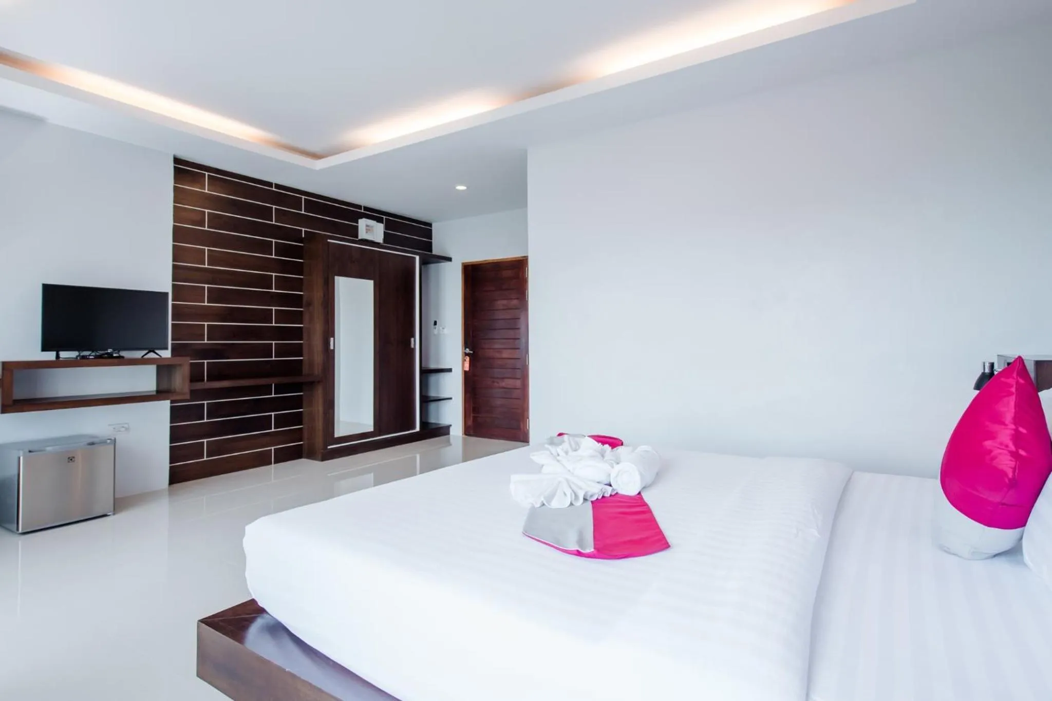 Bed in Lanta Ray Bay Hotel