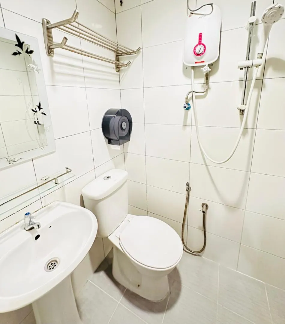 Shower in Rainbow Hotel