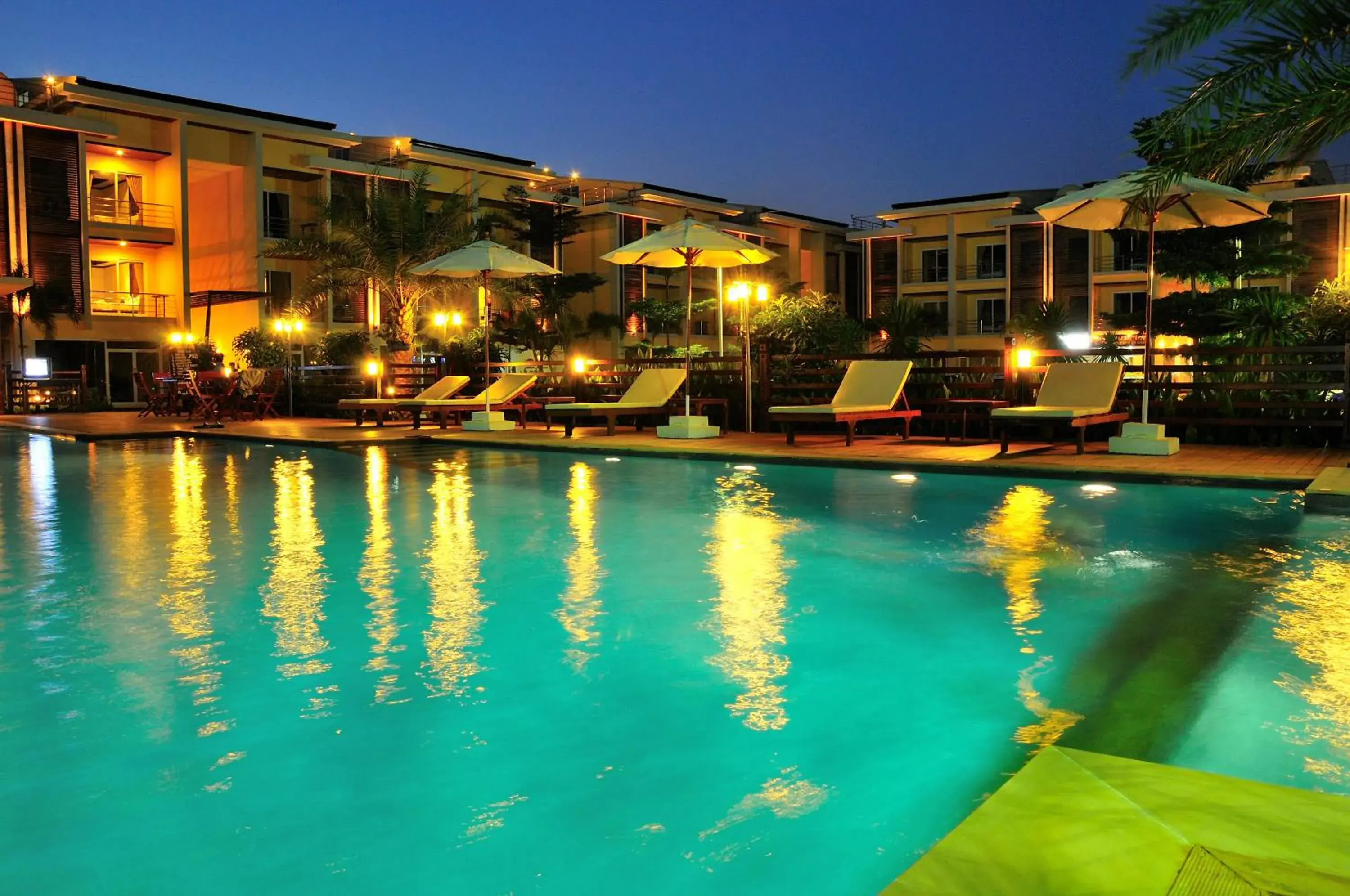 Swimming pool in Boonjumnong Modern Apartment Swimming pool in Boonjumnong Modern Apartment