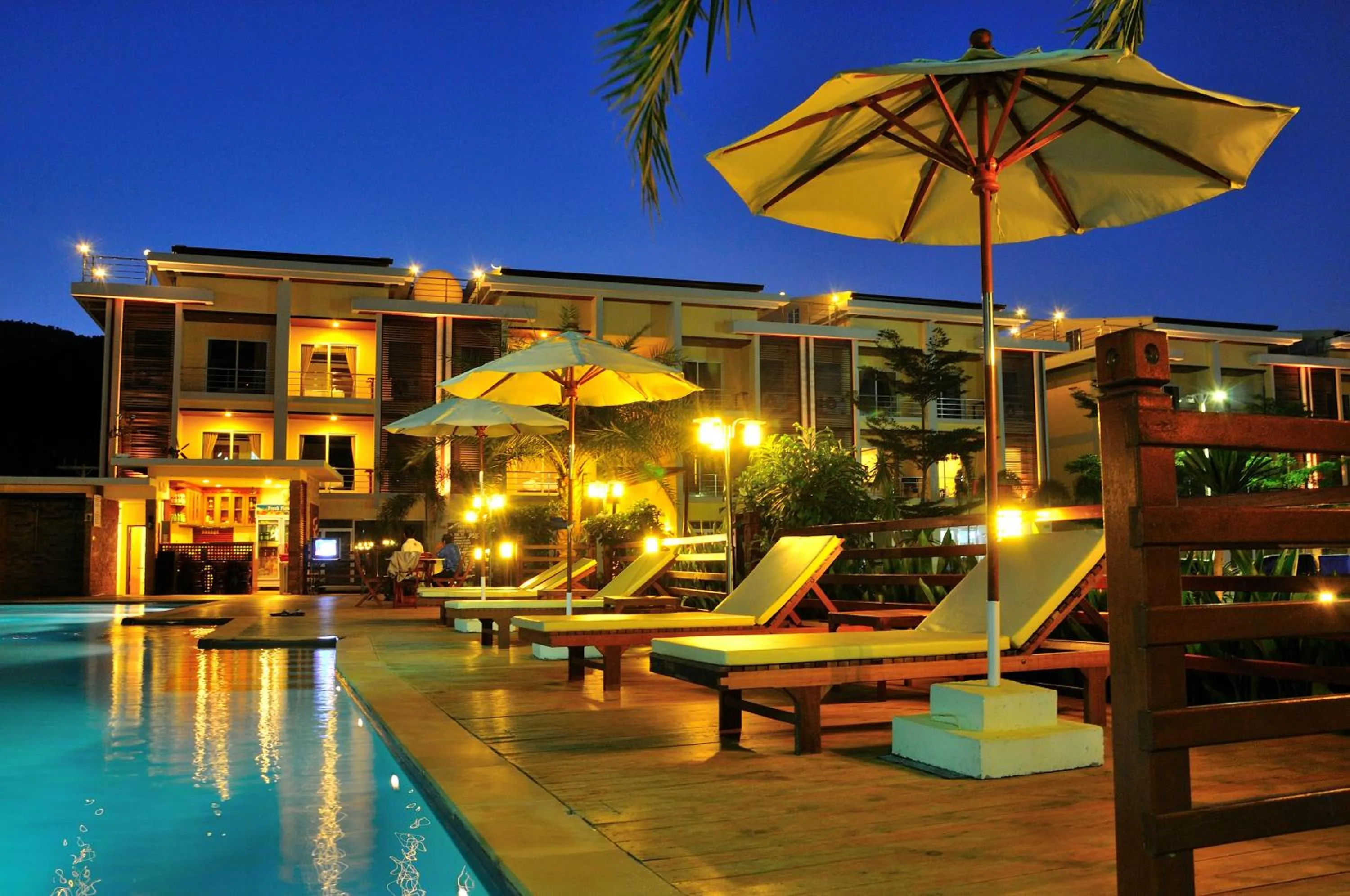 Pool view in Boonjumnong Modern Apartment