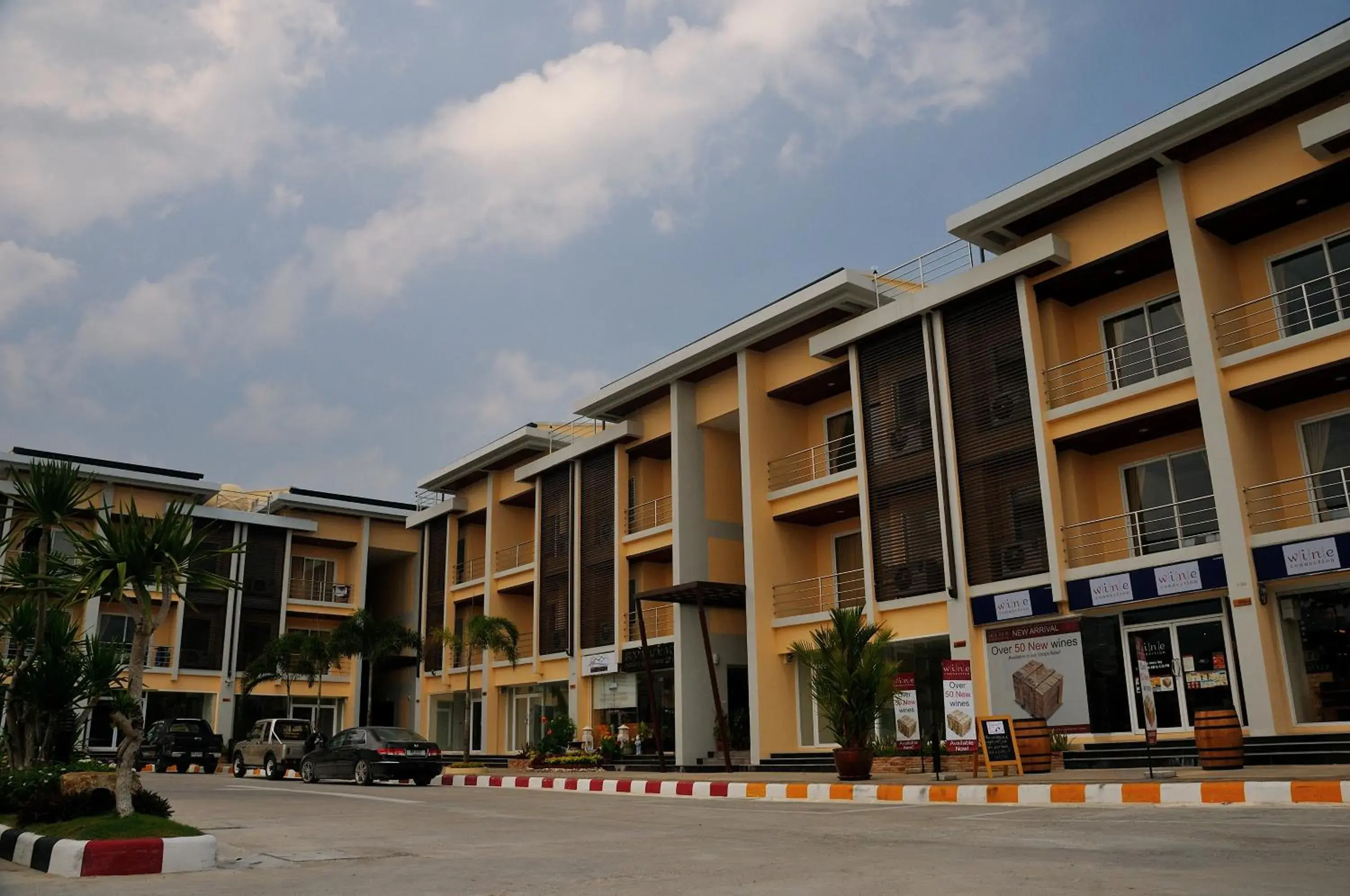 Property building in Boonjumnong Modern Apartment Property building in Boonjumnong Modern Apartment