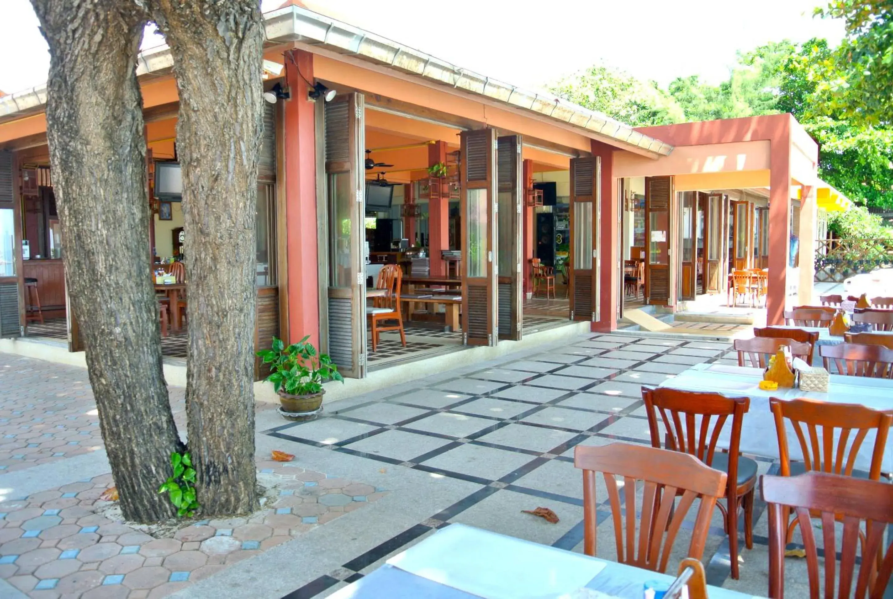 Restaurant/places to eat in PS Thana Resort Restaurant/places to eat in PS Thana Resort