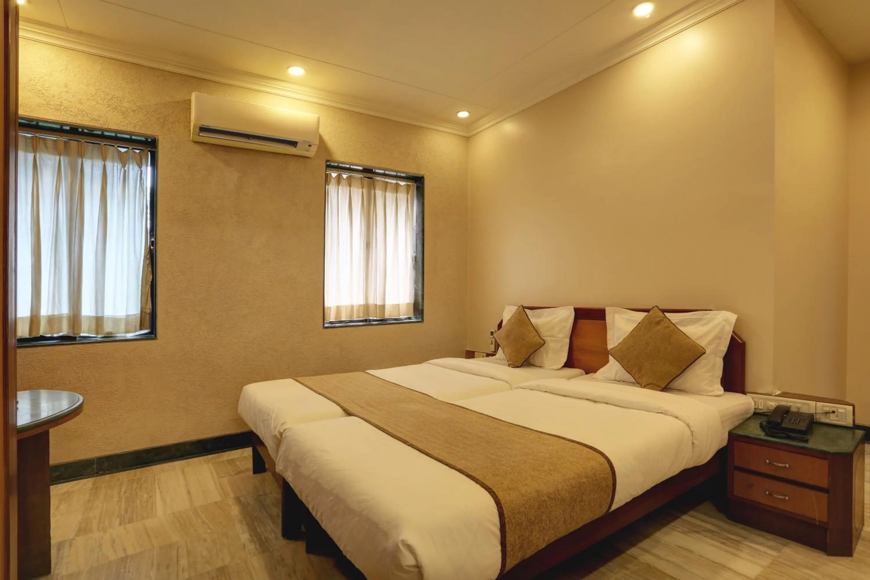 Bedroom, Bed in Accord Hotel