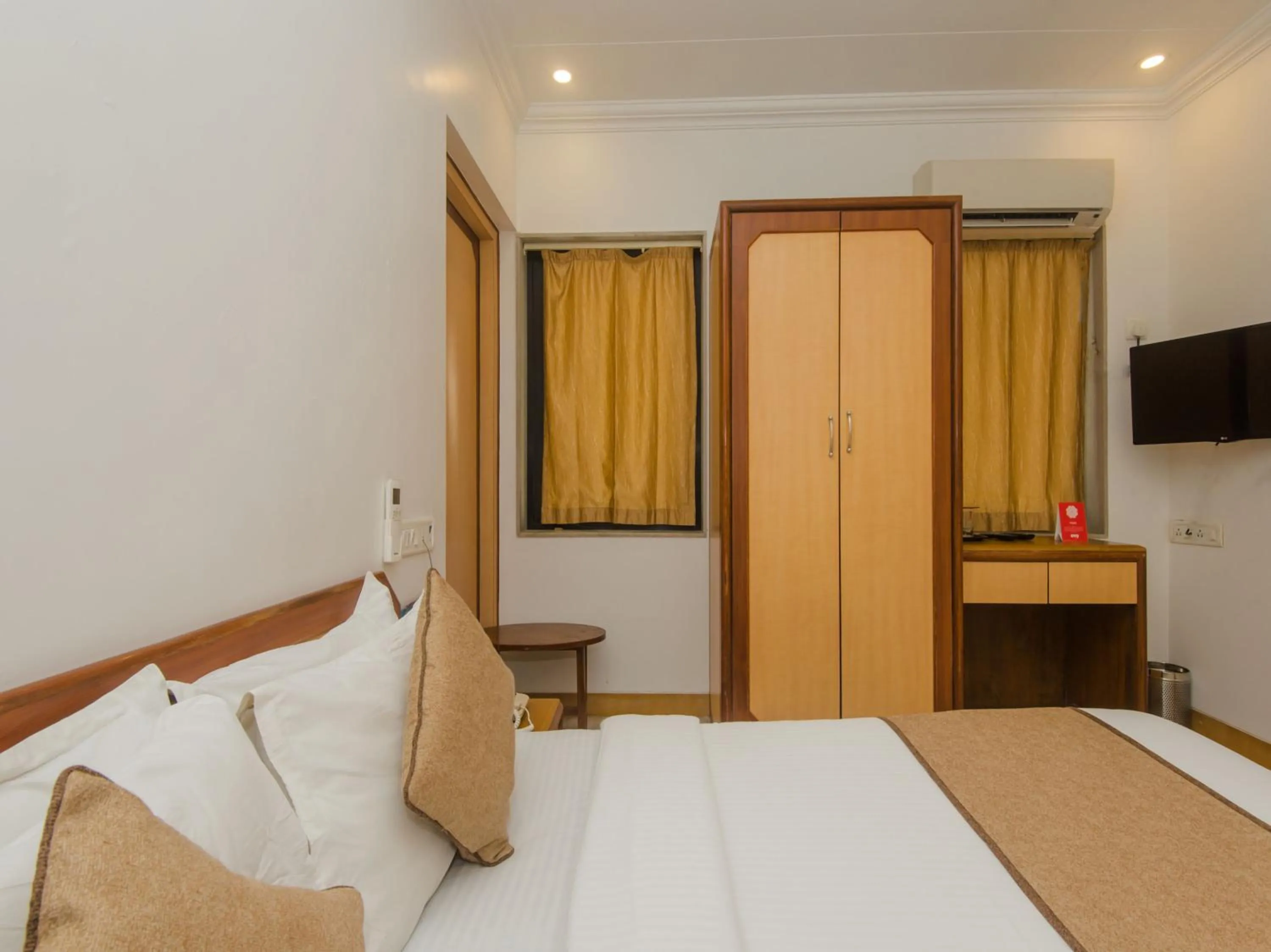 Bedroom, Bed in Accord Hotel