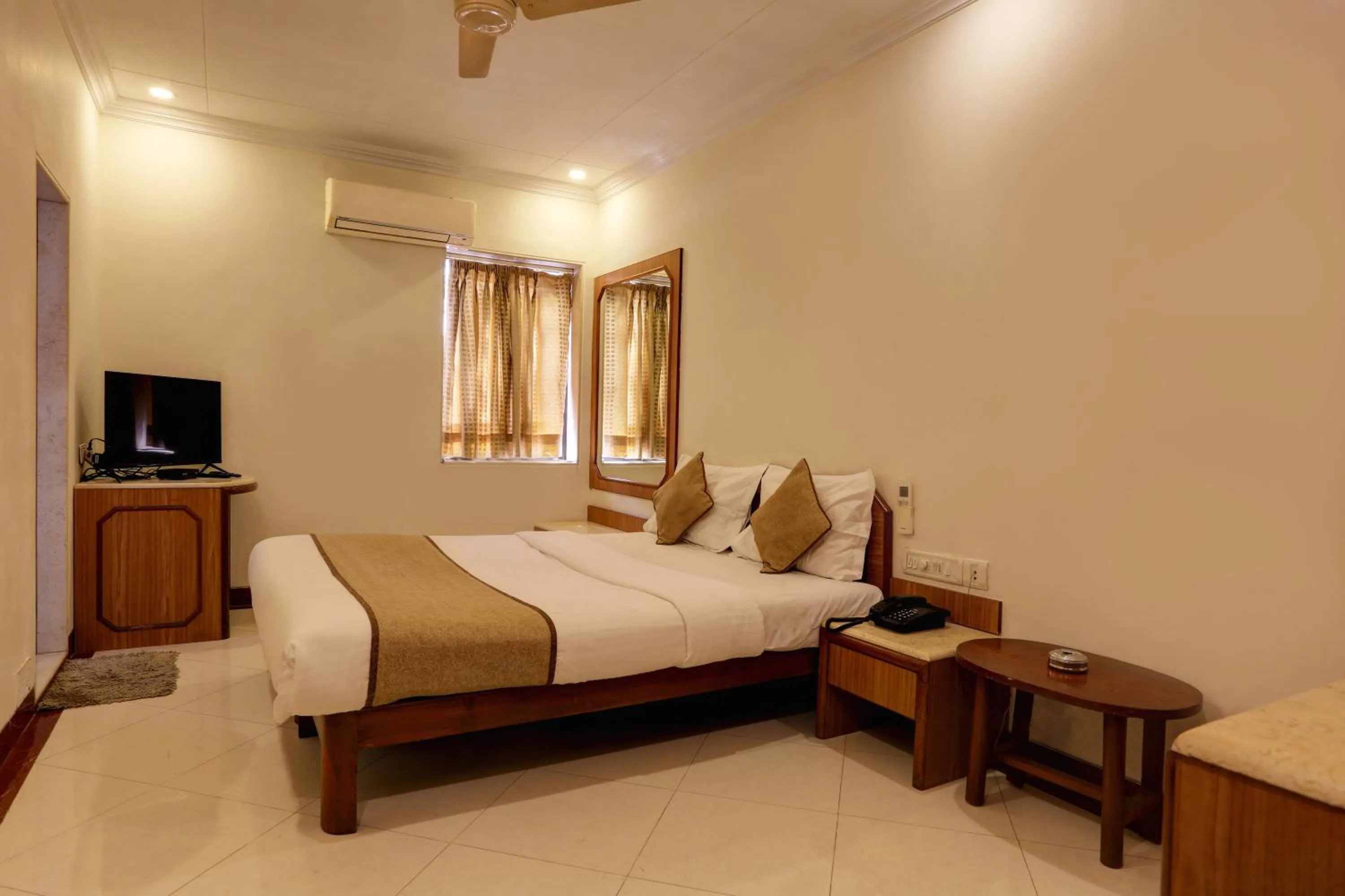 Bedroom, Bed in Accord Hotel