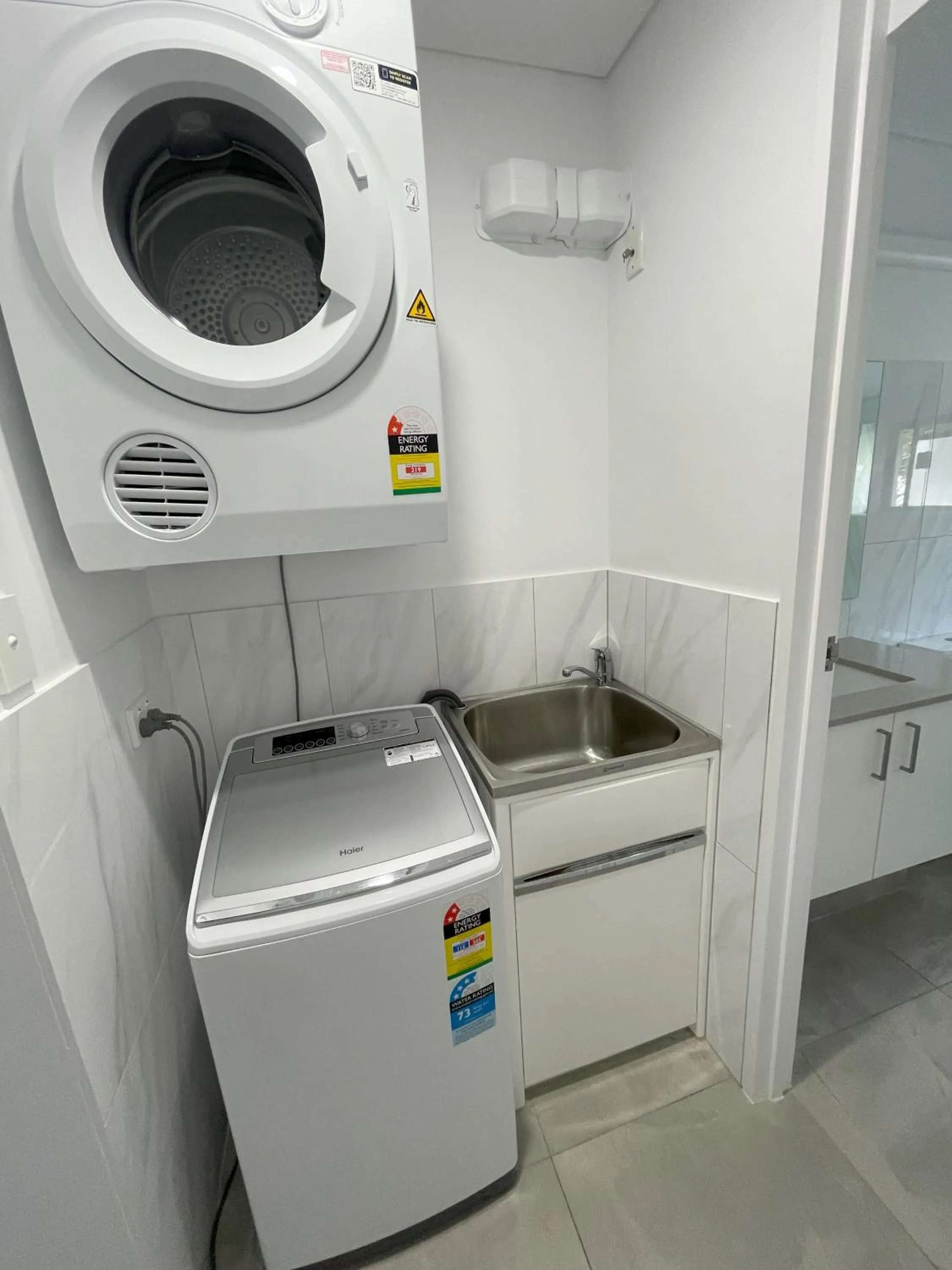 washing machine in The Noosa Apartments