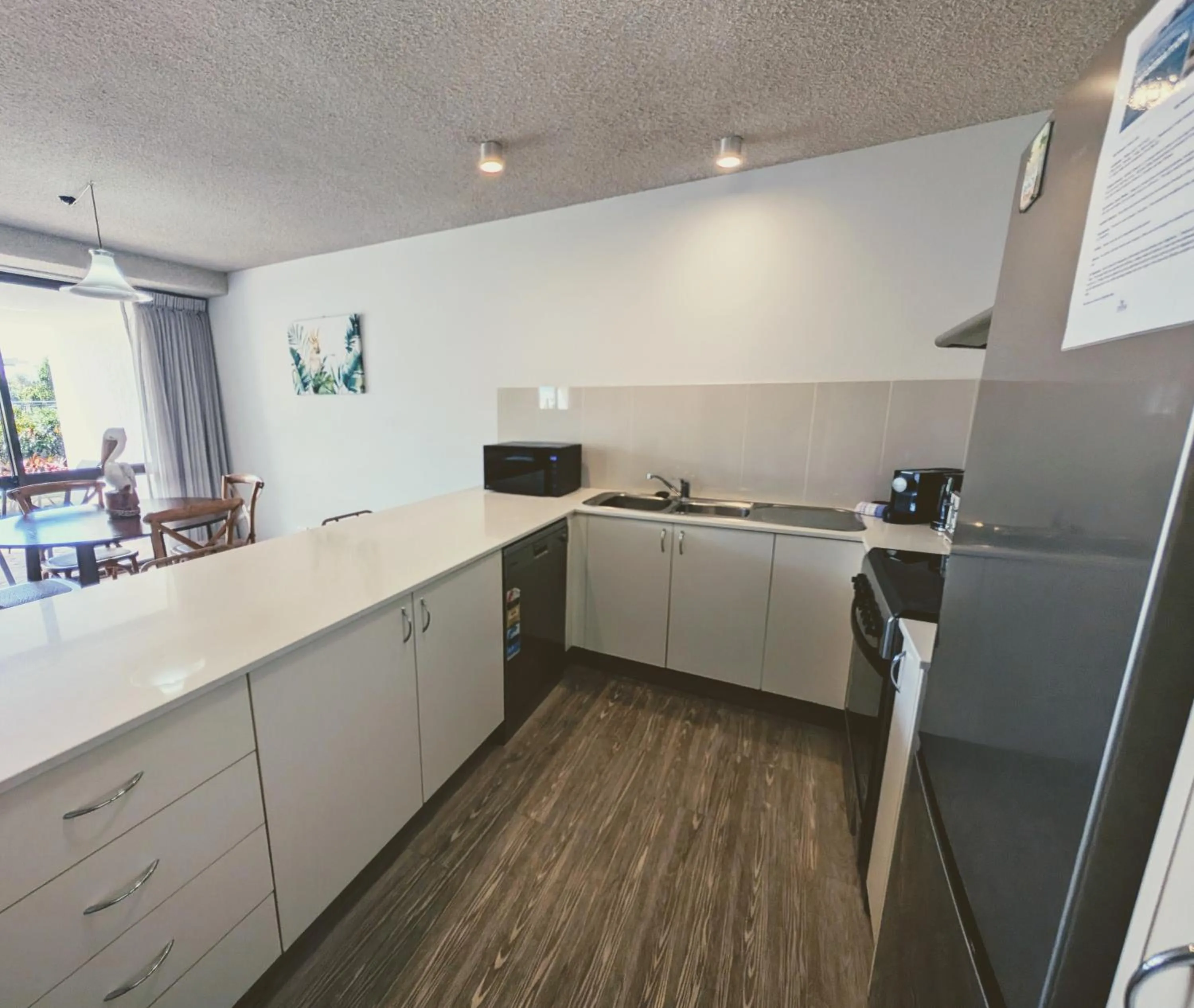 Kitchen or kitchenette in The Noosa Apartments