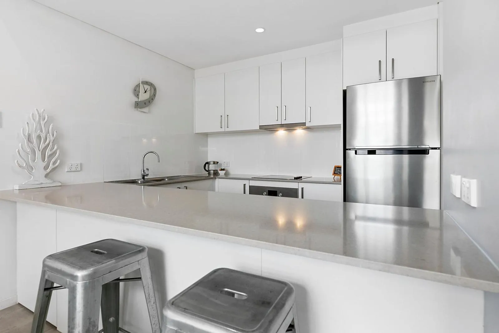 Kitchen or kitchenette in The Noosa Apartments