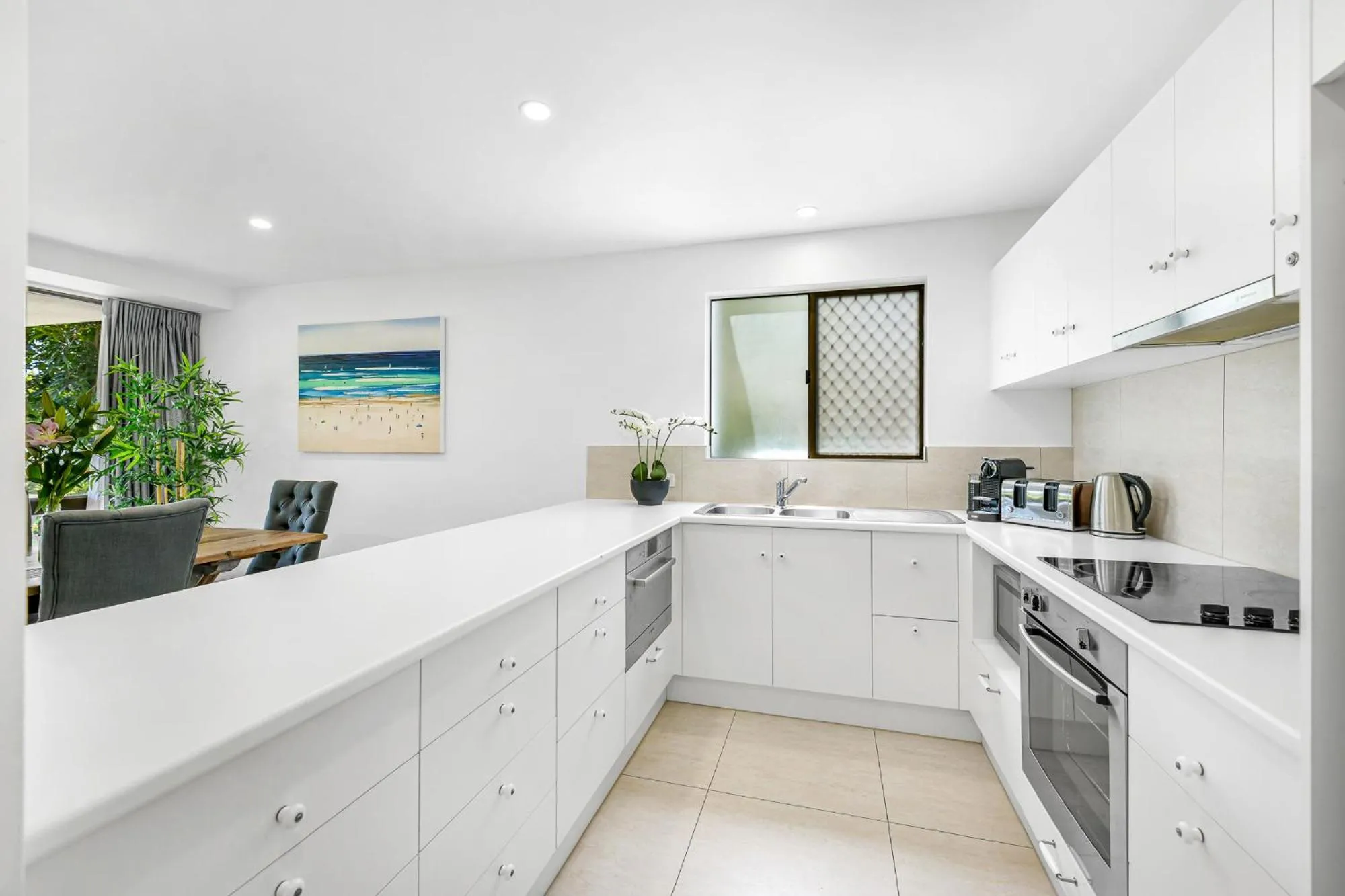 Kitchen or kitchenette in The Noosa Apartments