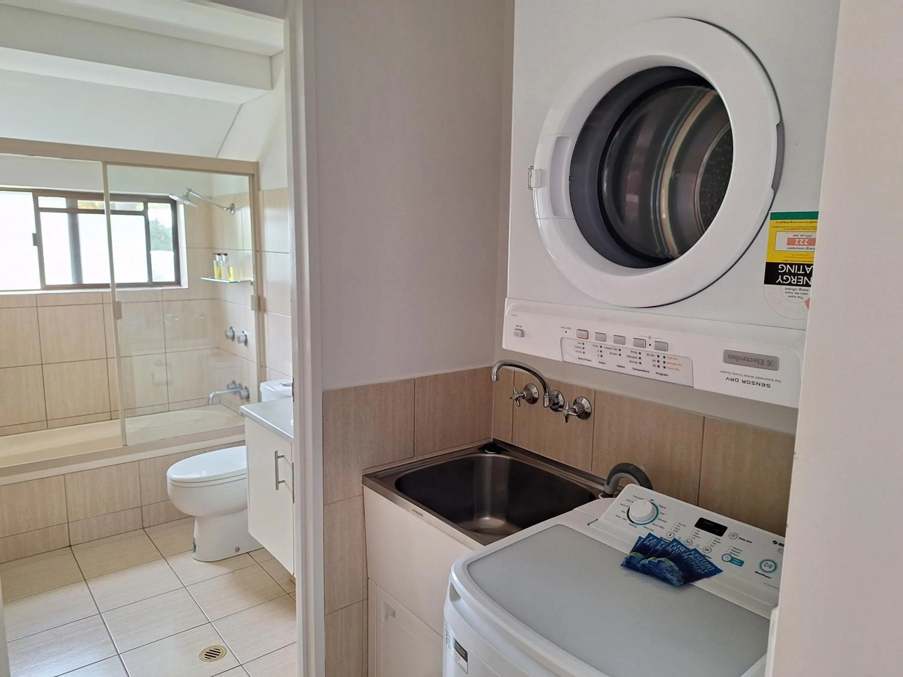 washing machine in The Noosa Apartments