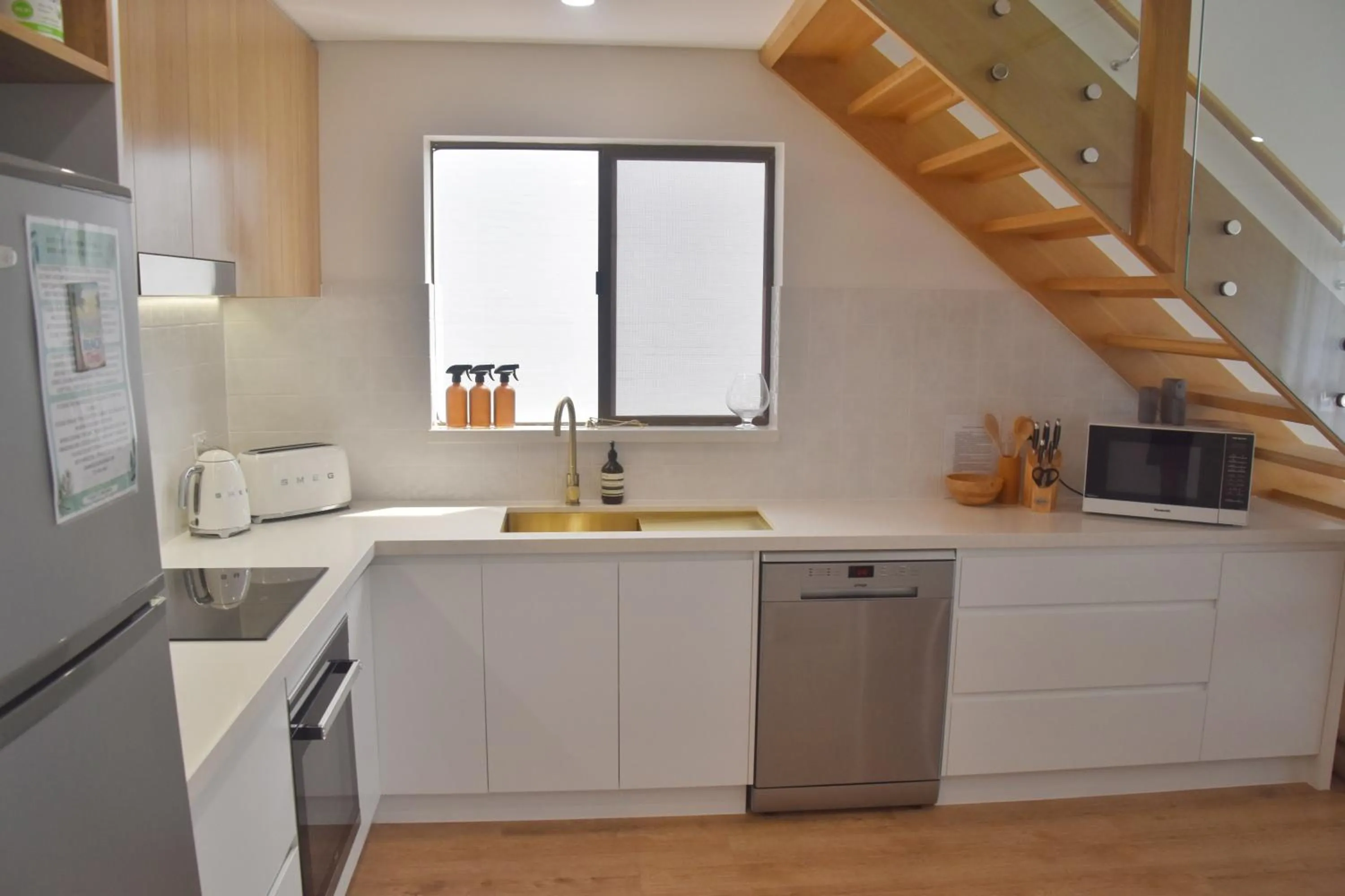 Kitchen or kitchenette in The Noosa Apartments