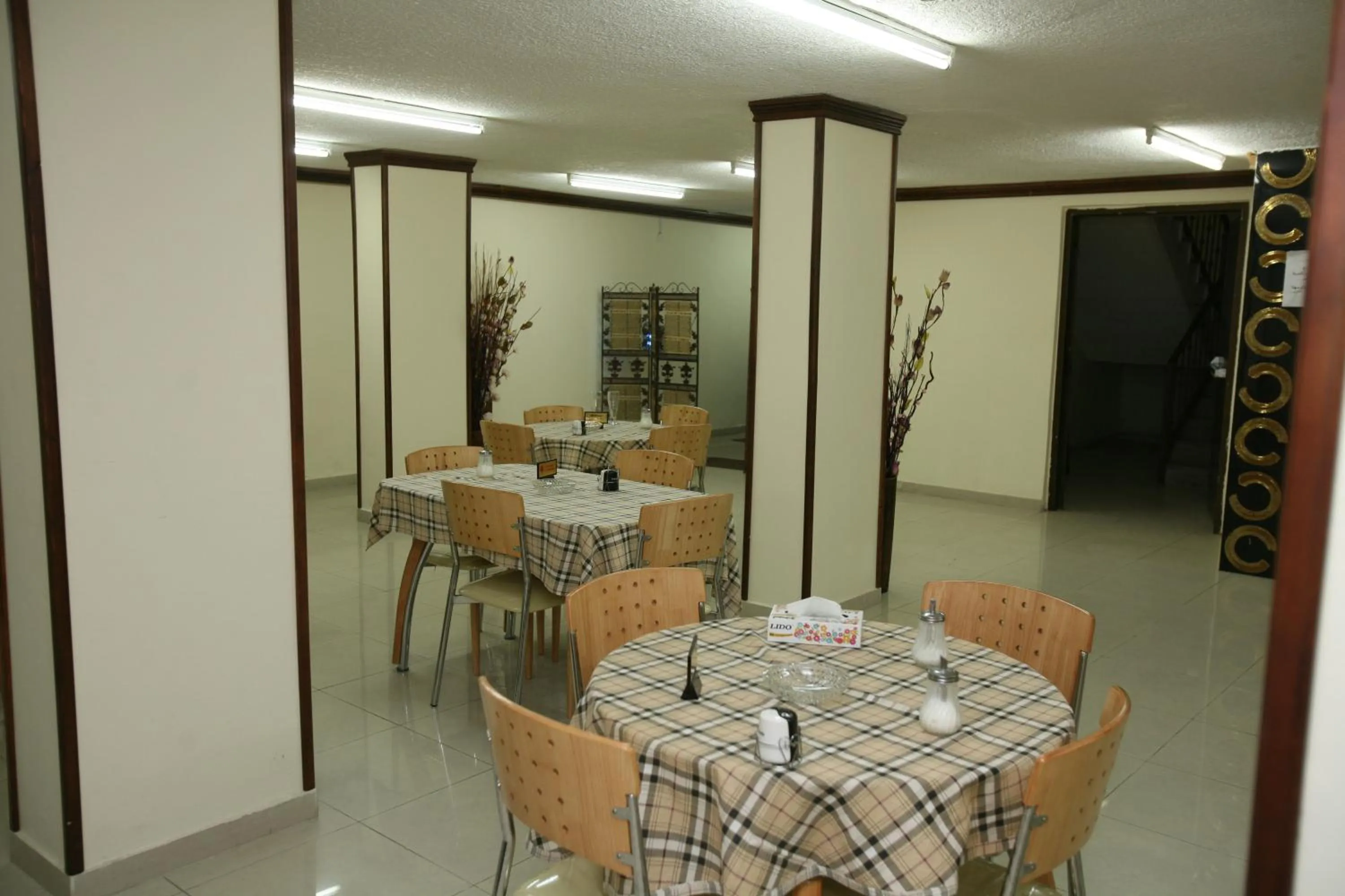 Restaurant/places to eat in Cedar Hotel