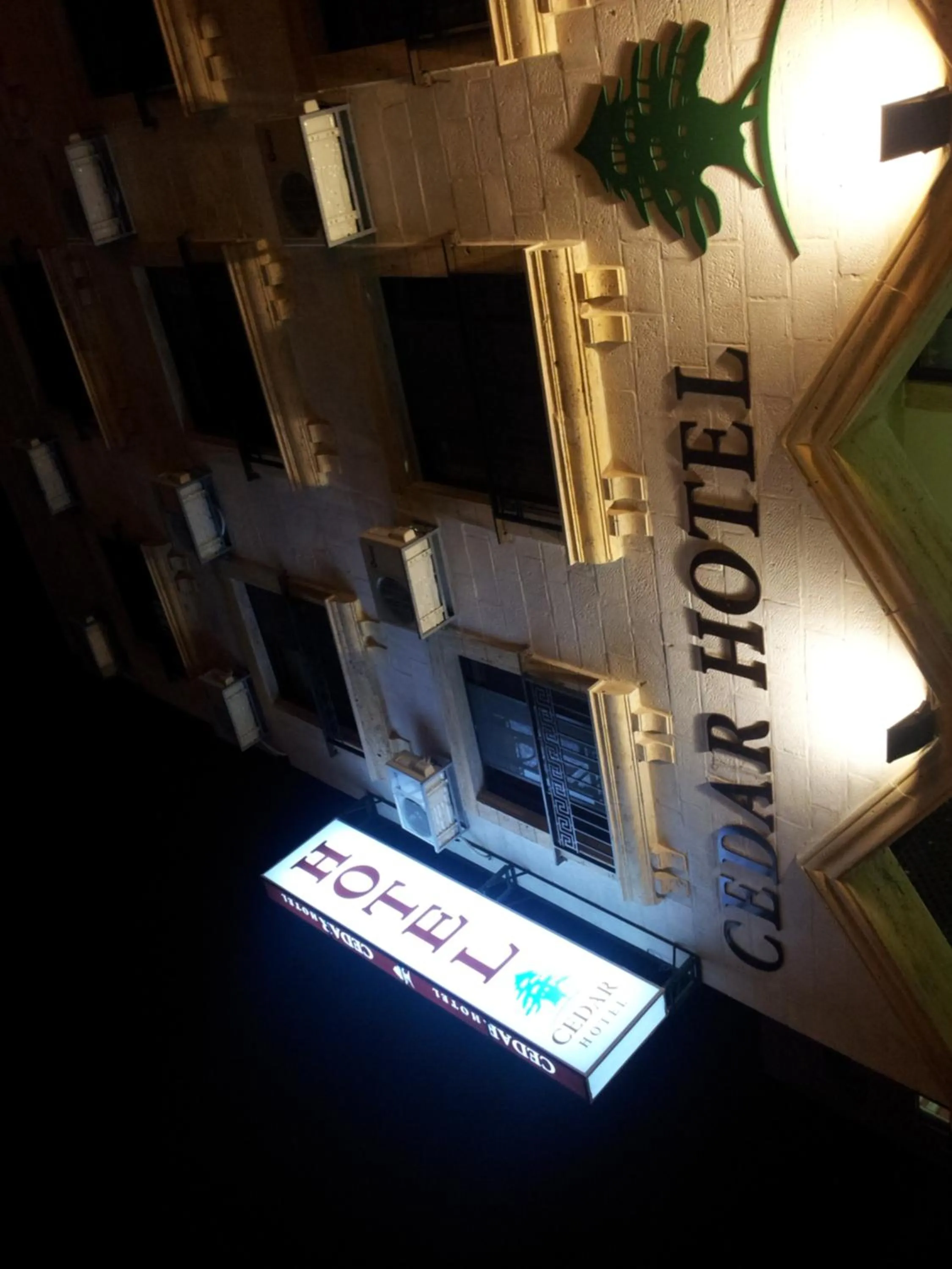 Facade/entrance in Cedar Hotel