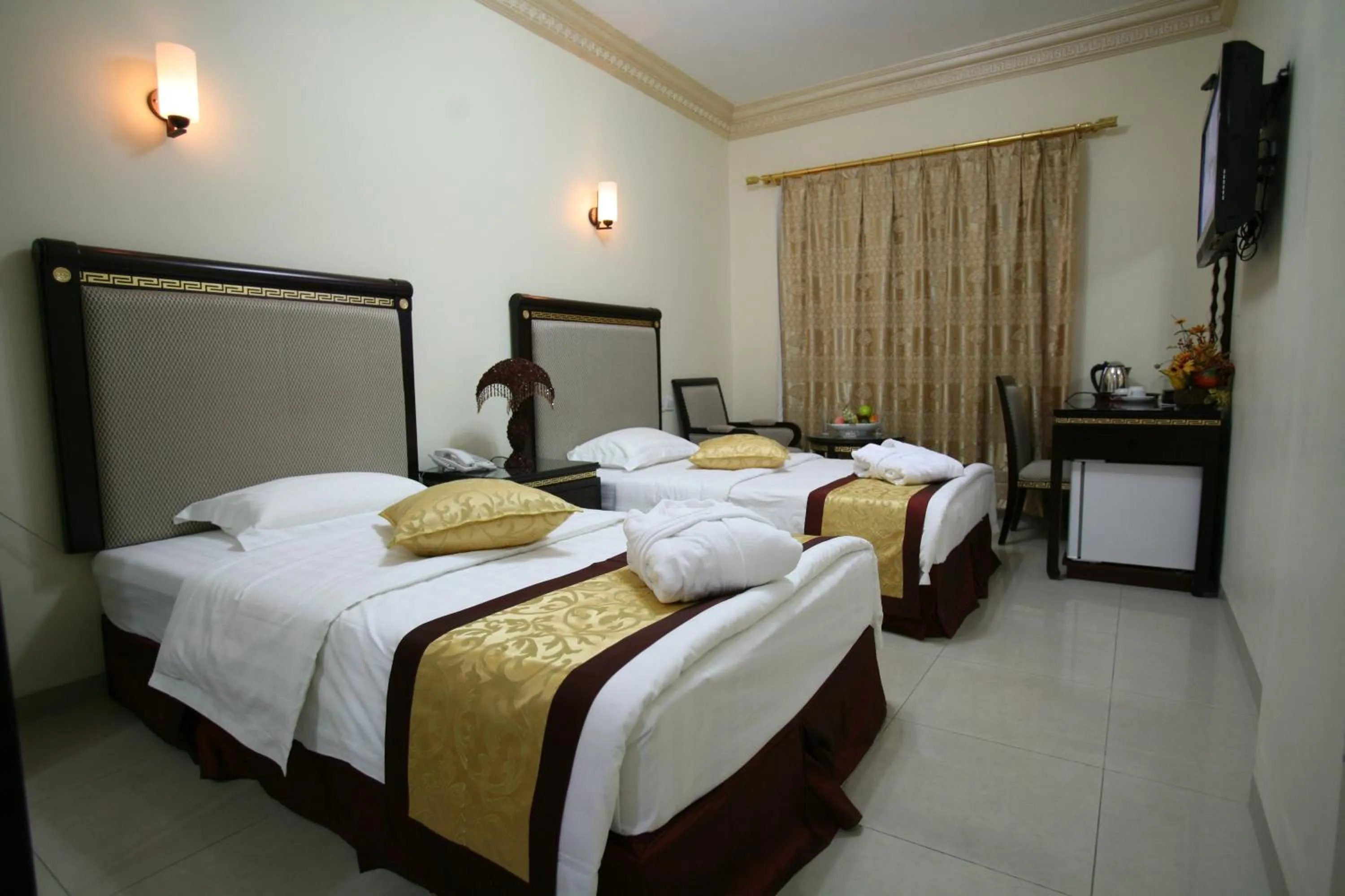 Photo of the whole room, Bed in Cedar Hotel