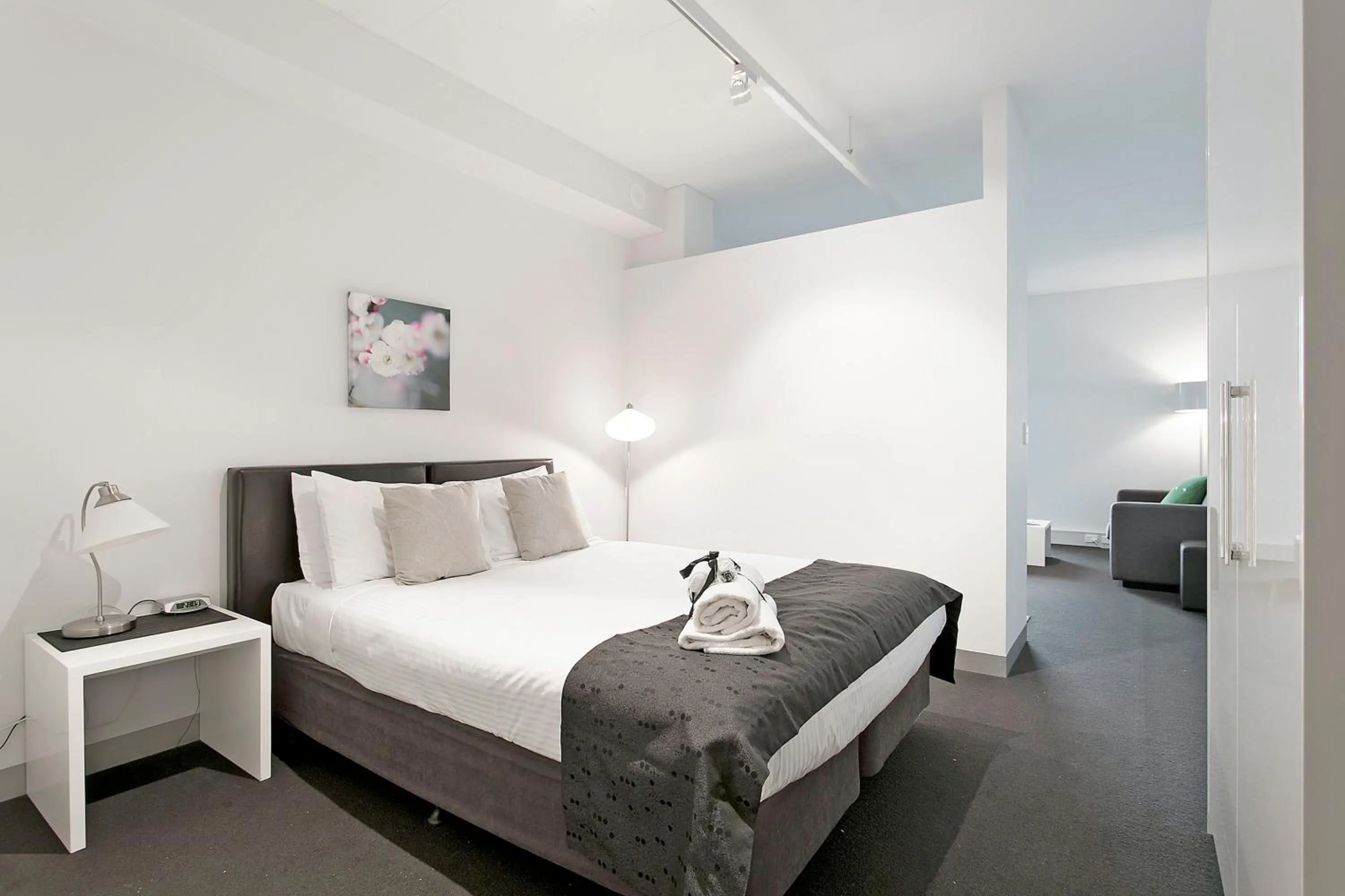 Bed in Docklands Private Collection - City Harbour Apartments