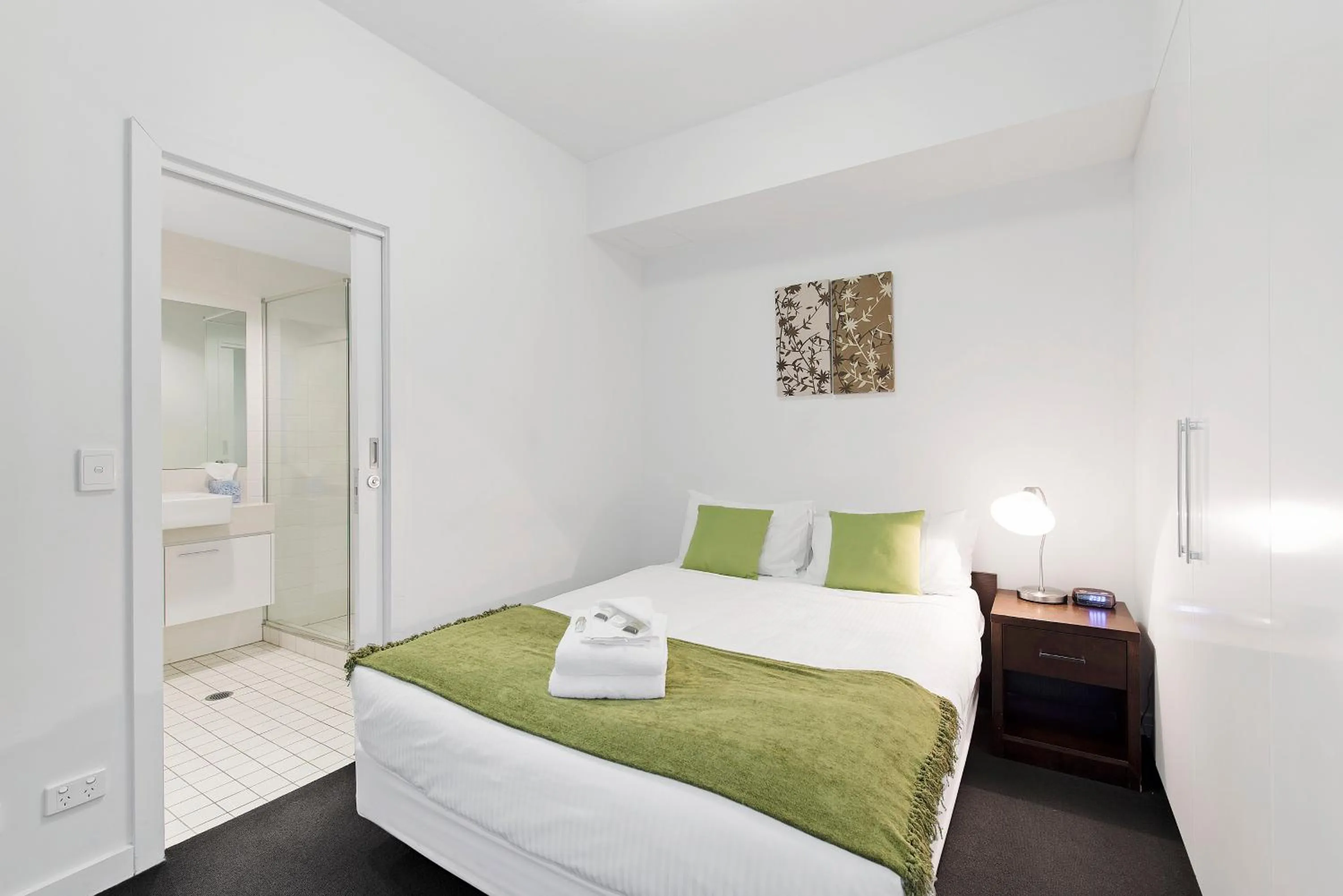 Bed in Docklands Private Collection - City Harbour Apartments