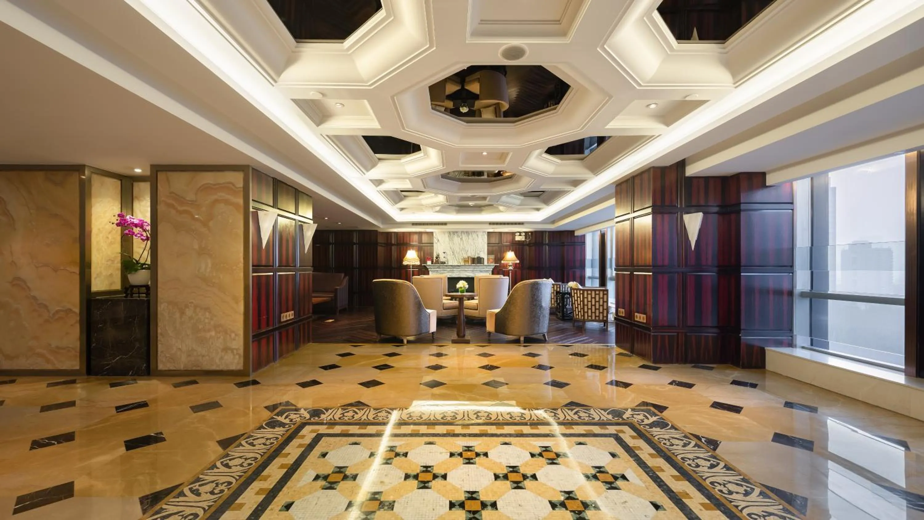 Paramount Gallery Hotel