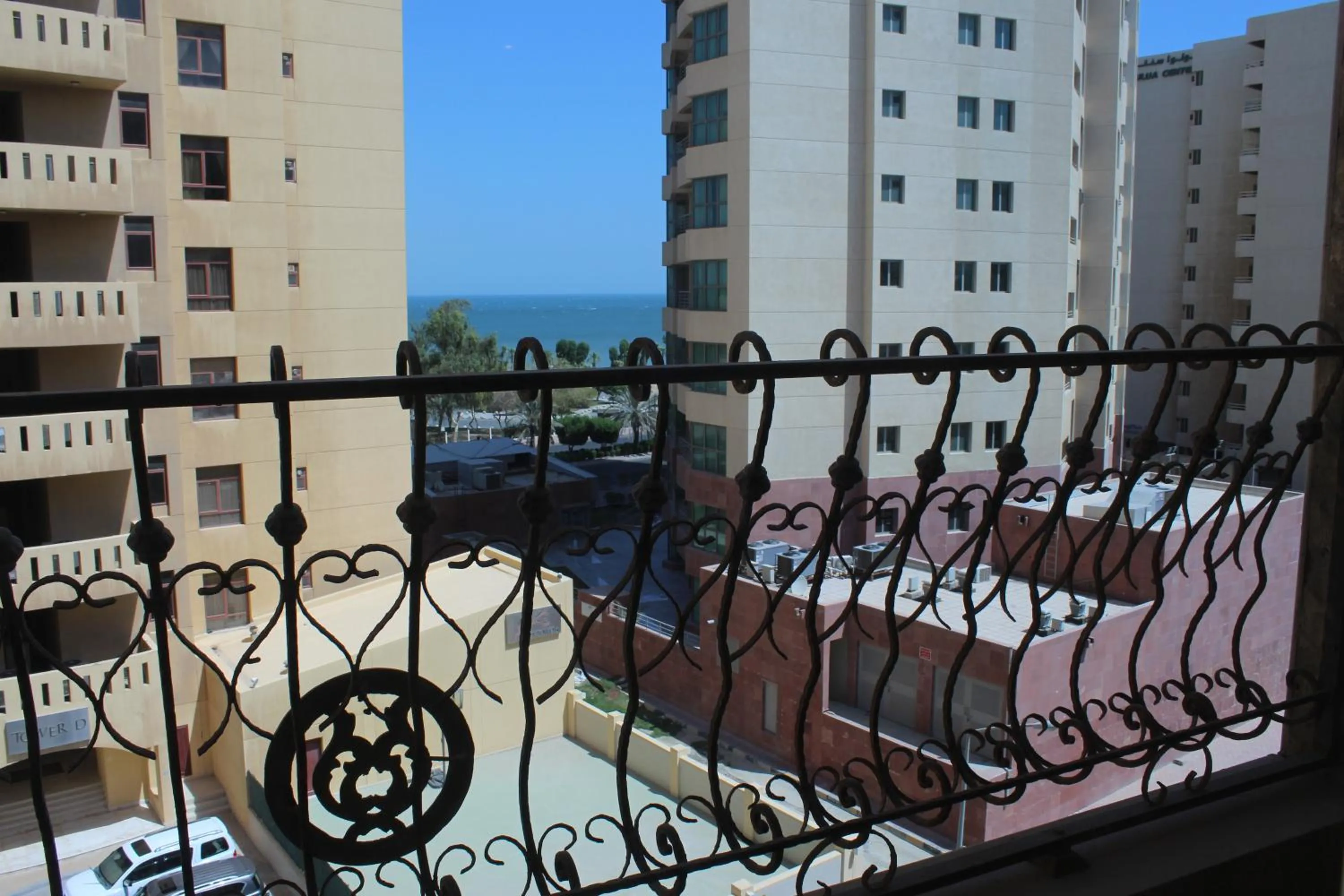 Day in Terrace Furnished Apartments- Fintas1