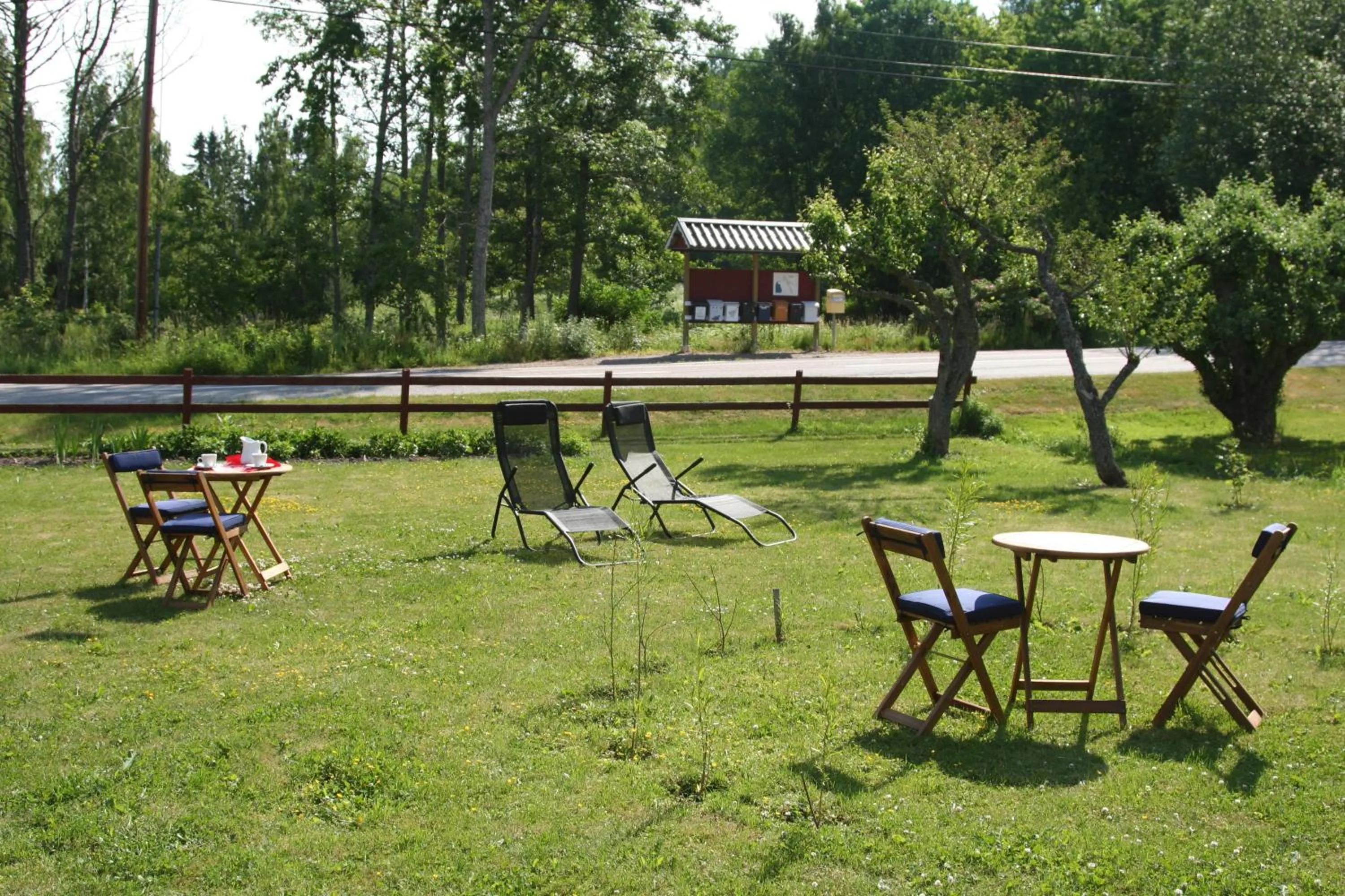 Garden in Bed & Breakfast Björkhyddan