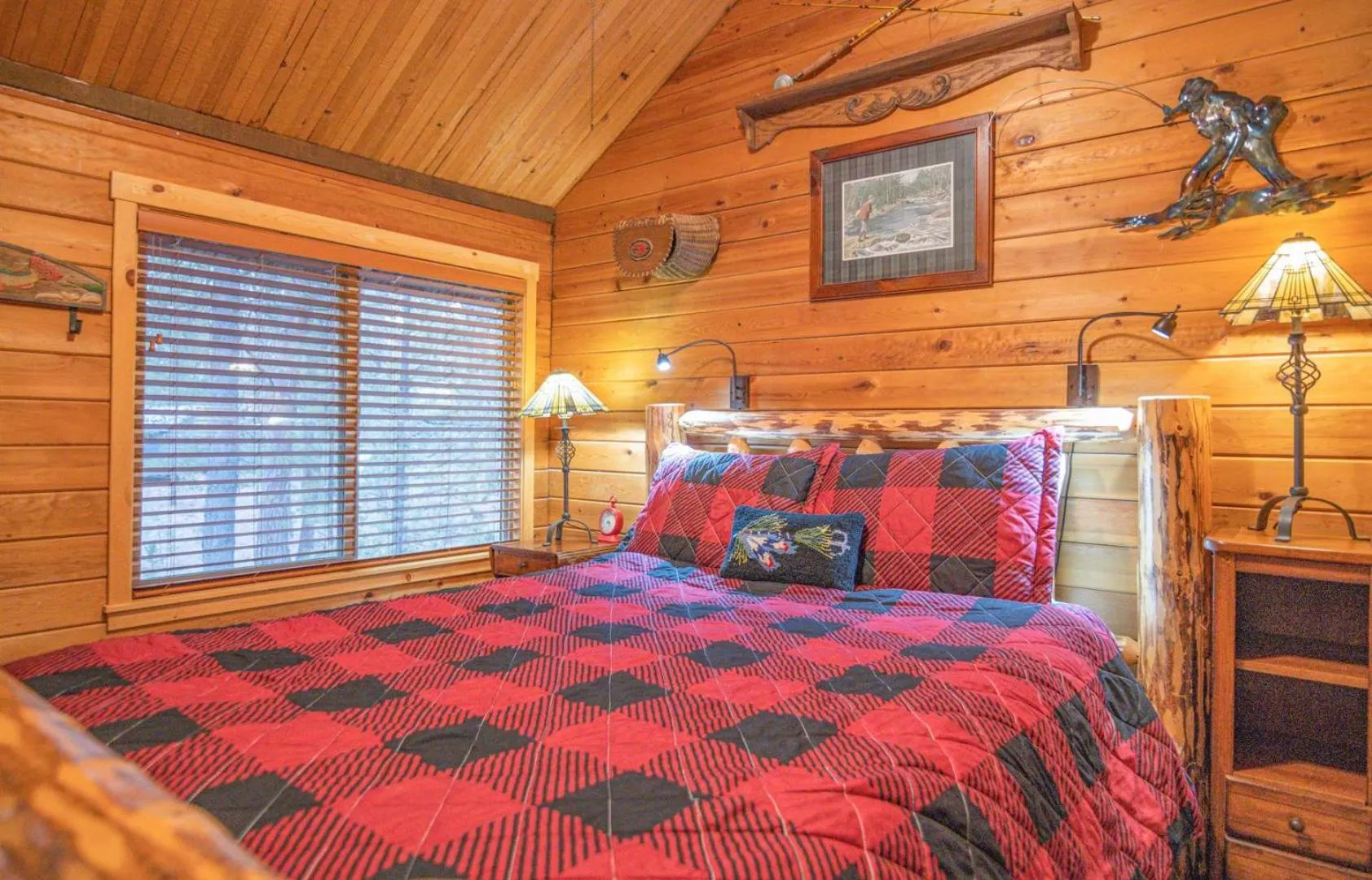 Bed in Pine Needle - Unit 7