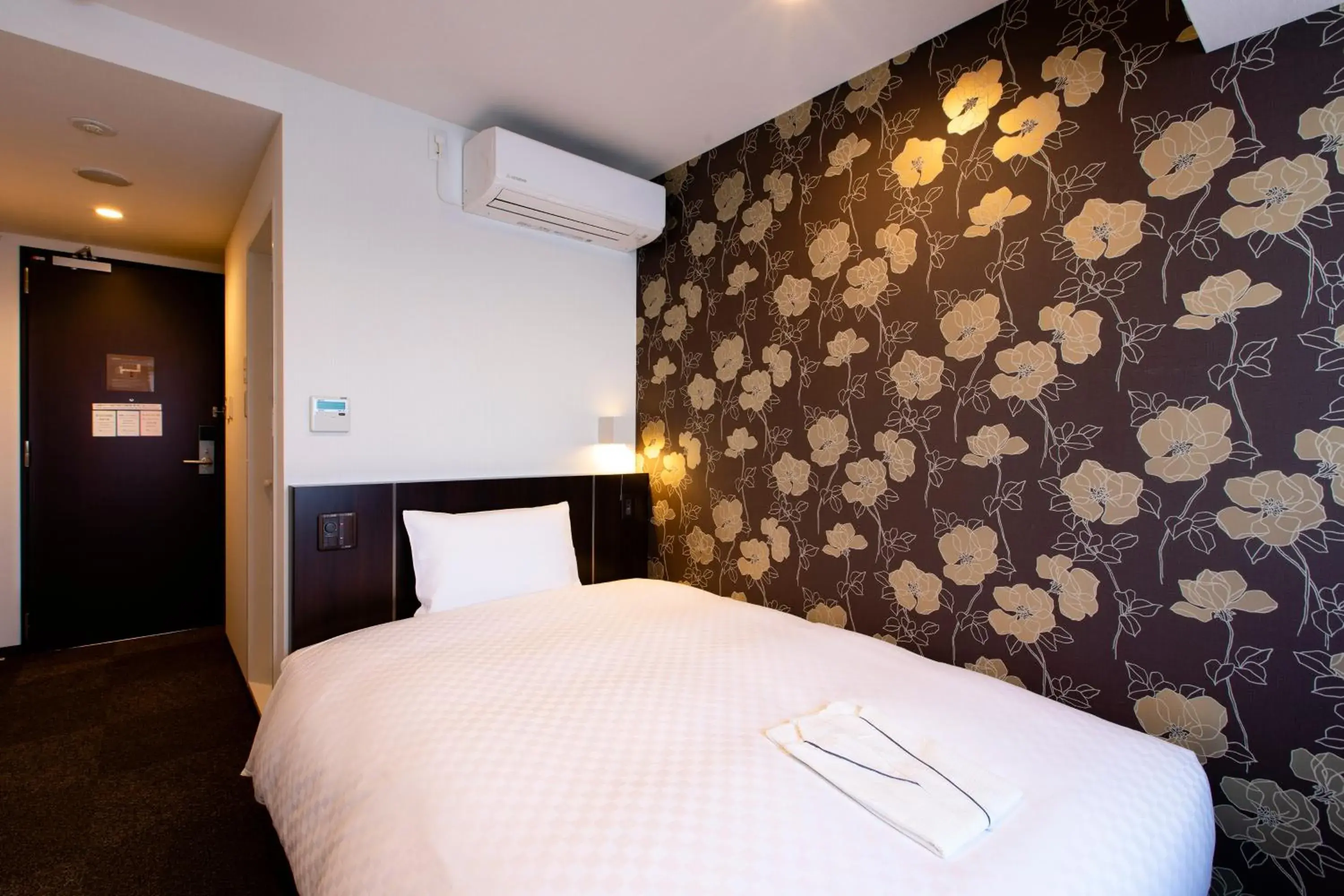 Photo of the whole room, Bed in Hotel Wing International Tokyo Akabane Photo of the whole room, Bed in Hotel Wing International Tokyo Akabane