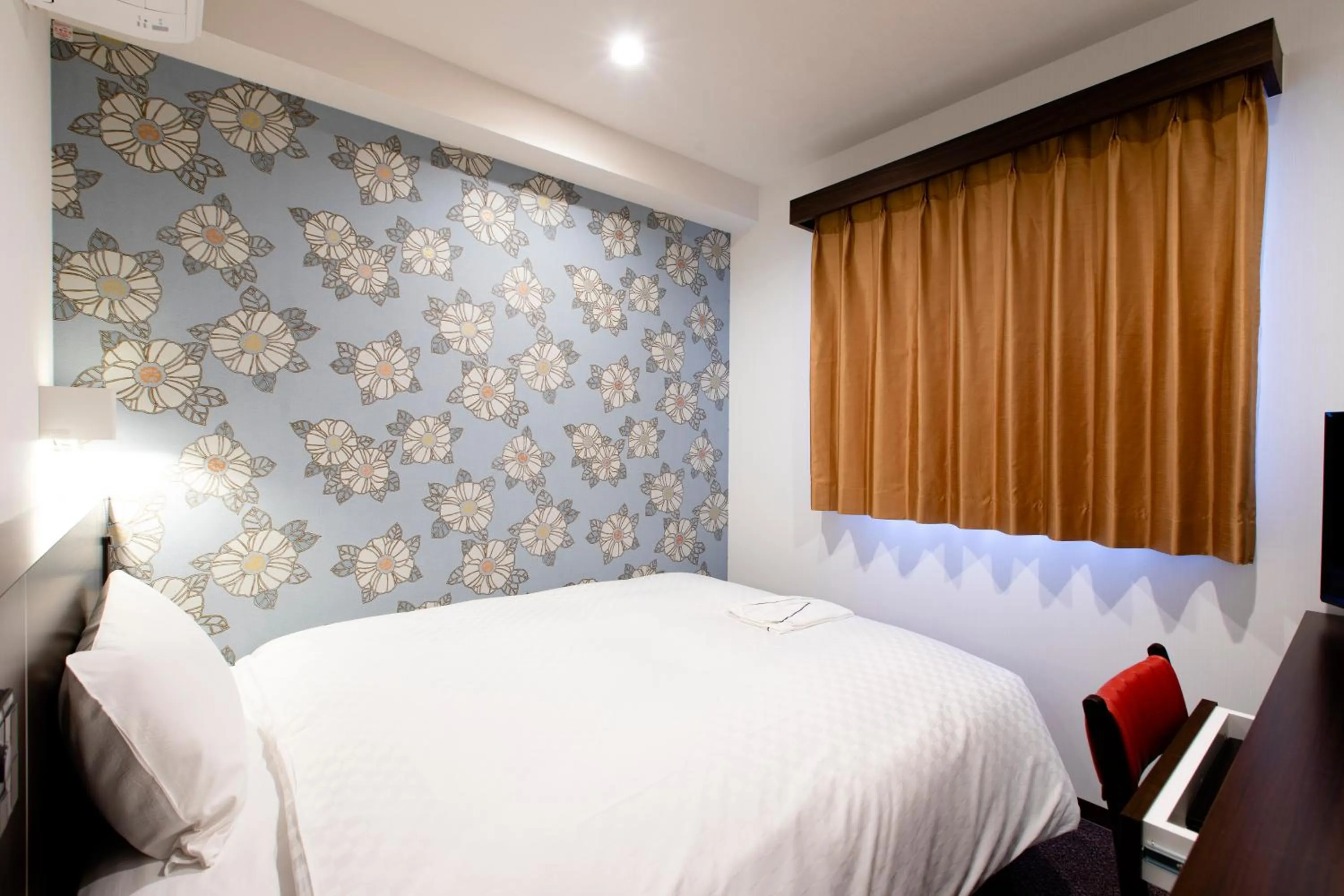 Photo of the whole room, Bed in Hotel Wing International Tokyo Akabane