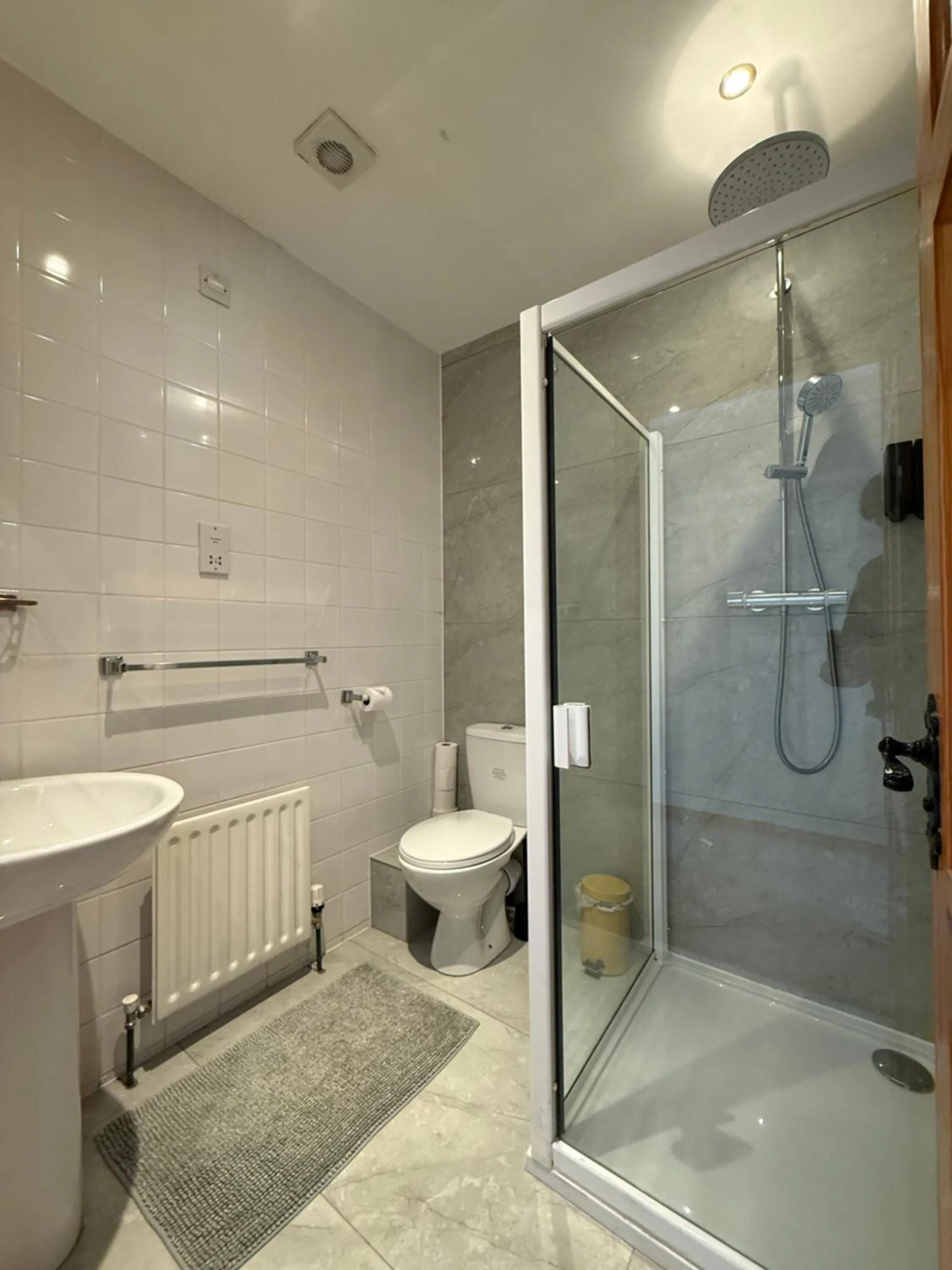 Shower in Ashfield Bed & Breakfast