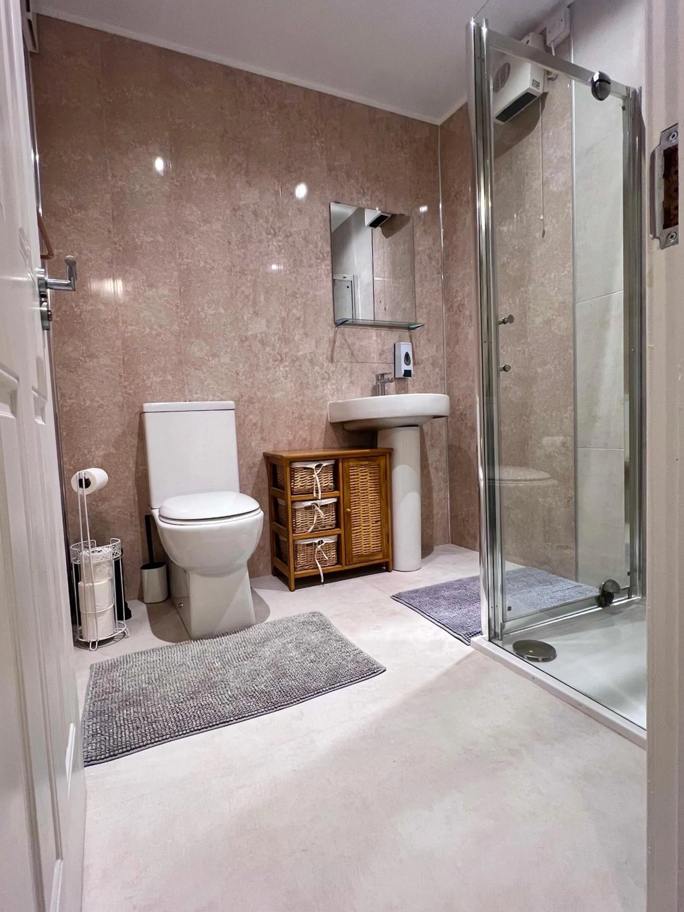 Shower in Ashfield Bed & Breakfast