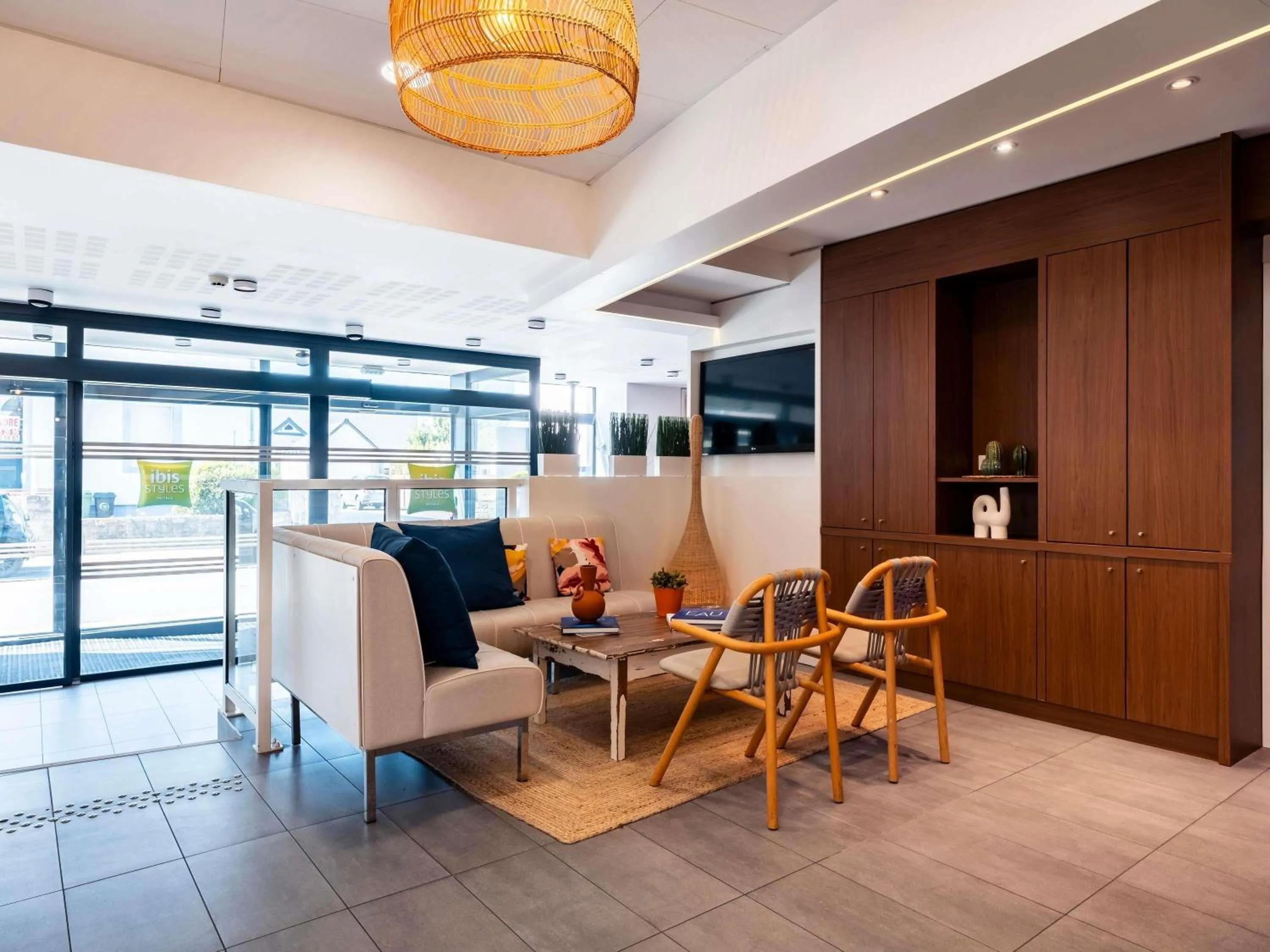 Lounge or bar in ibis Styles Quiberon Centre