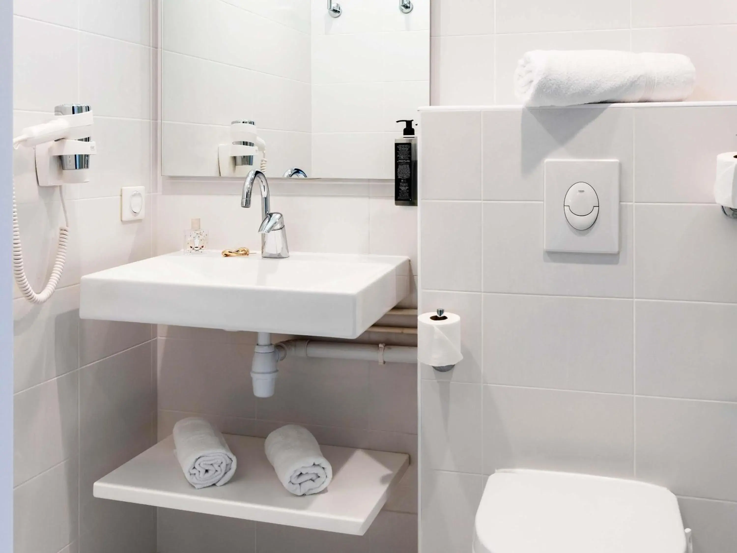 Bedroom in ibis Styles Quiberon Centre Bedroom in ibis Styles Quiberon Centre