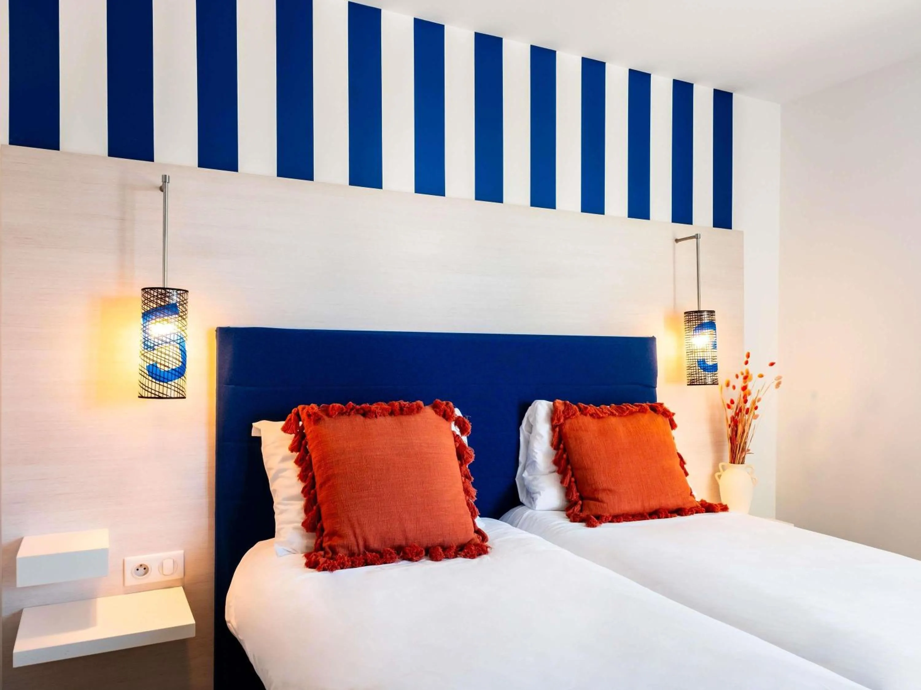 Bedroom, Bed in ibis Styles Quiberon Centre