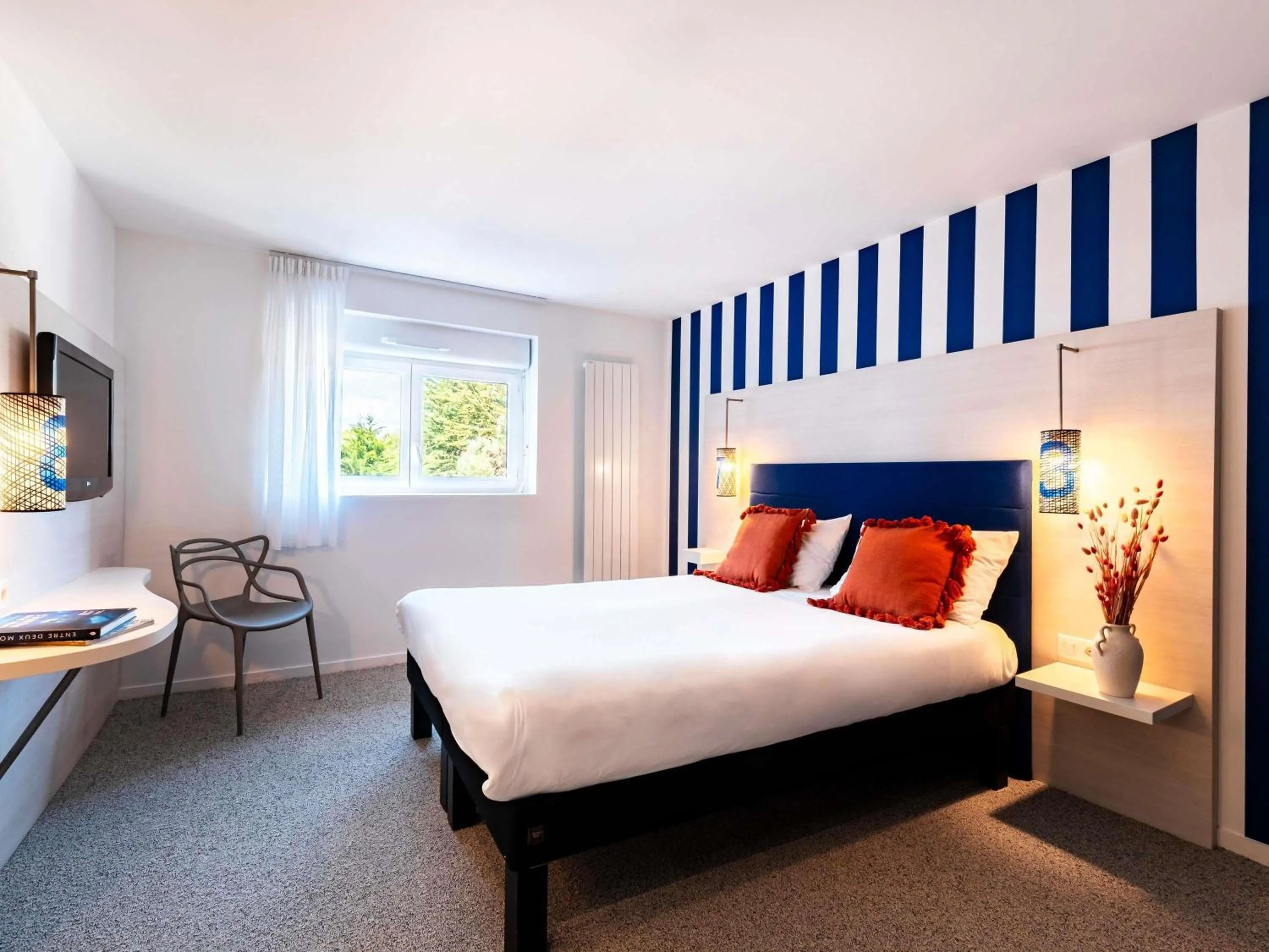 Bedroom, Bed in ibis Styles Quiberon Centre