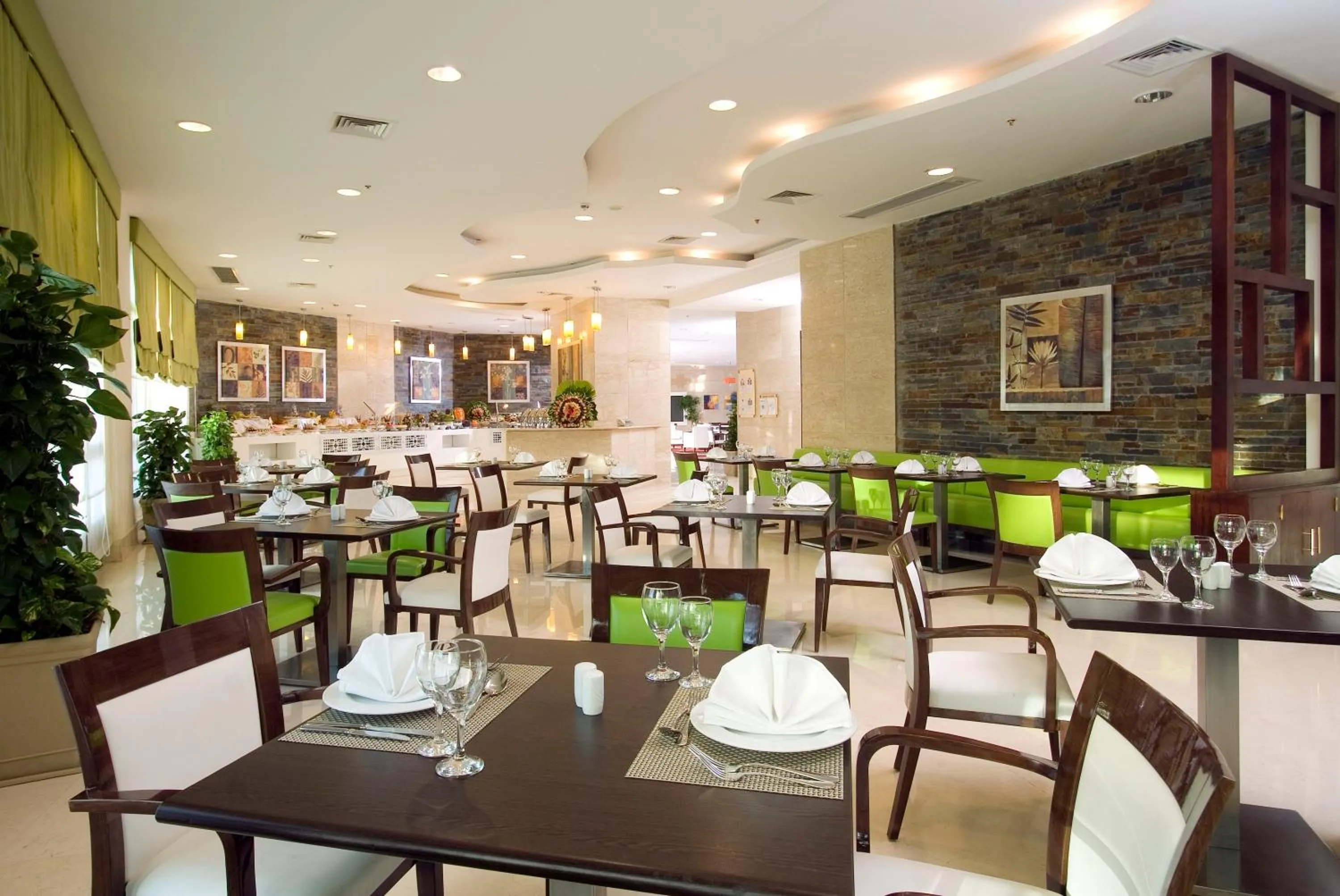 Restaurant/places to eat in Swiss Inn Teda Hotel & Aqua Park
