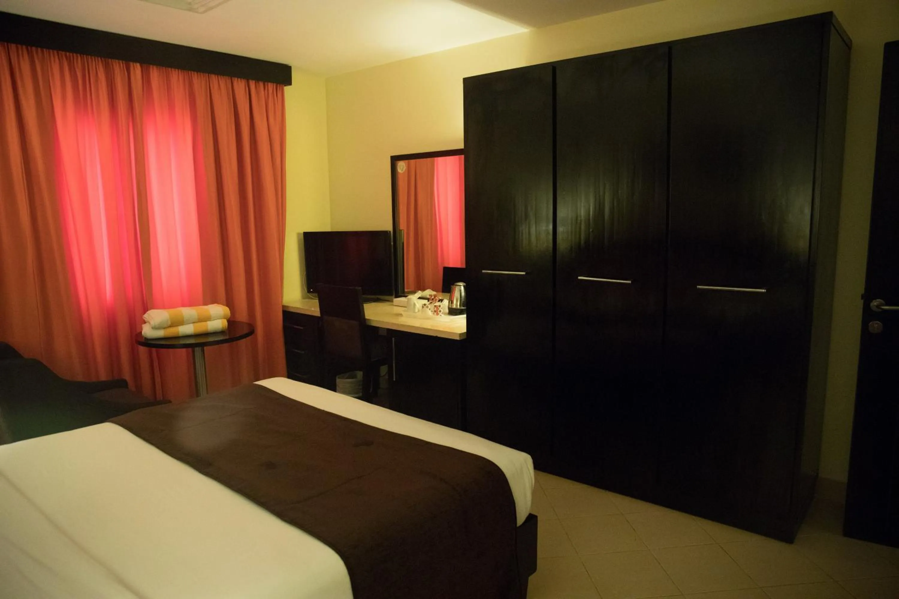 Bedroom, Bed in Swiss Inn Teda Hotel & Aqua Park