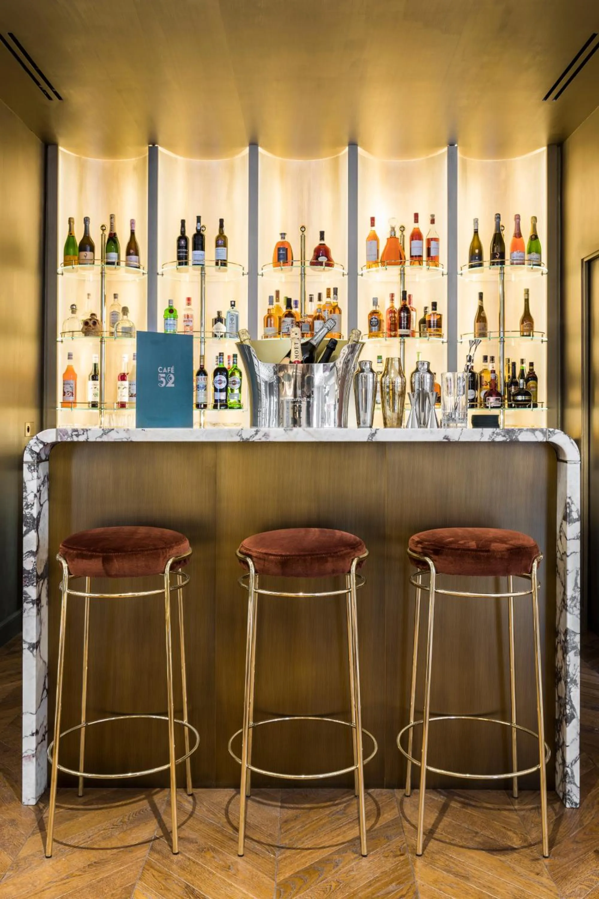 Restaurant/places to eat in Grand Powers Hotel