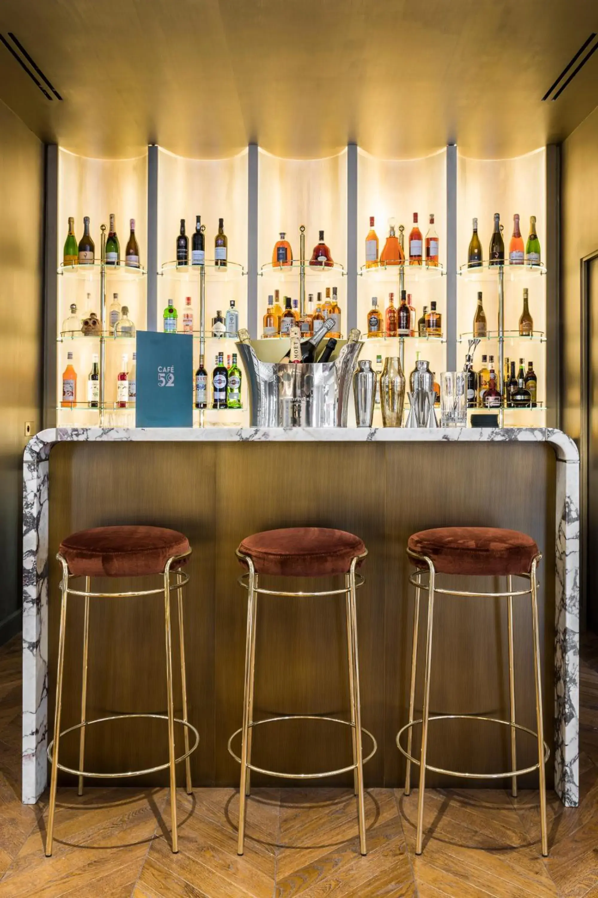 Restaurant/places to eat in Grand Powers Hotel Restaurant/places to eat in Grand Powers Hotel