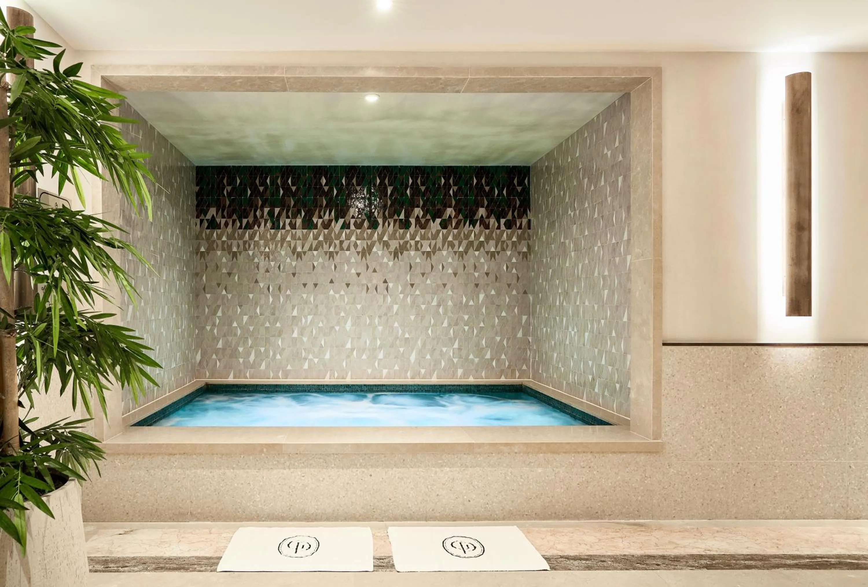 Hot Tub in Grand Powers Hotel