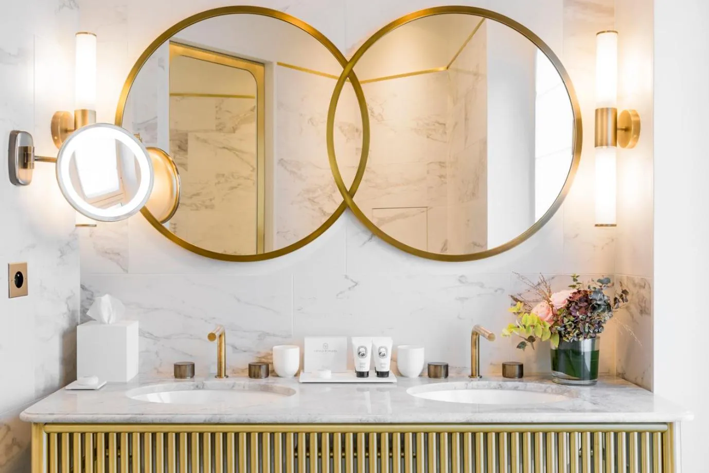 Bathroom in Grand Powers Hotel