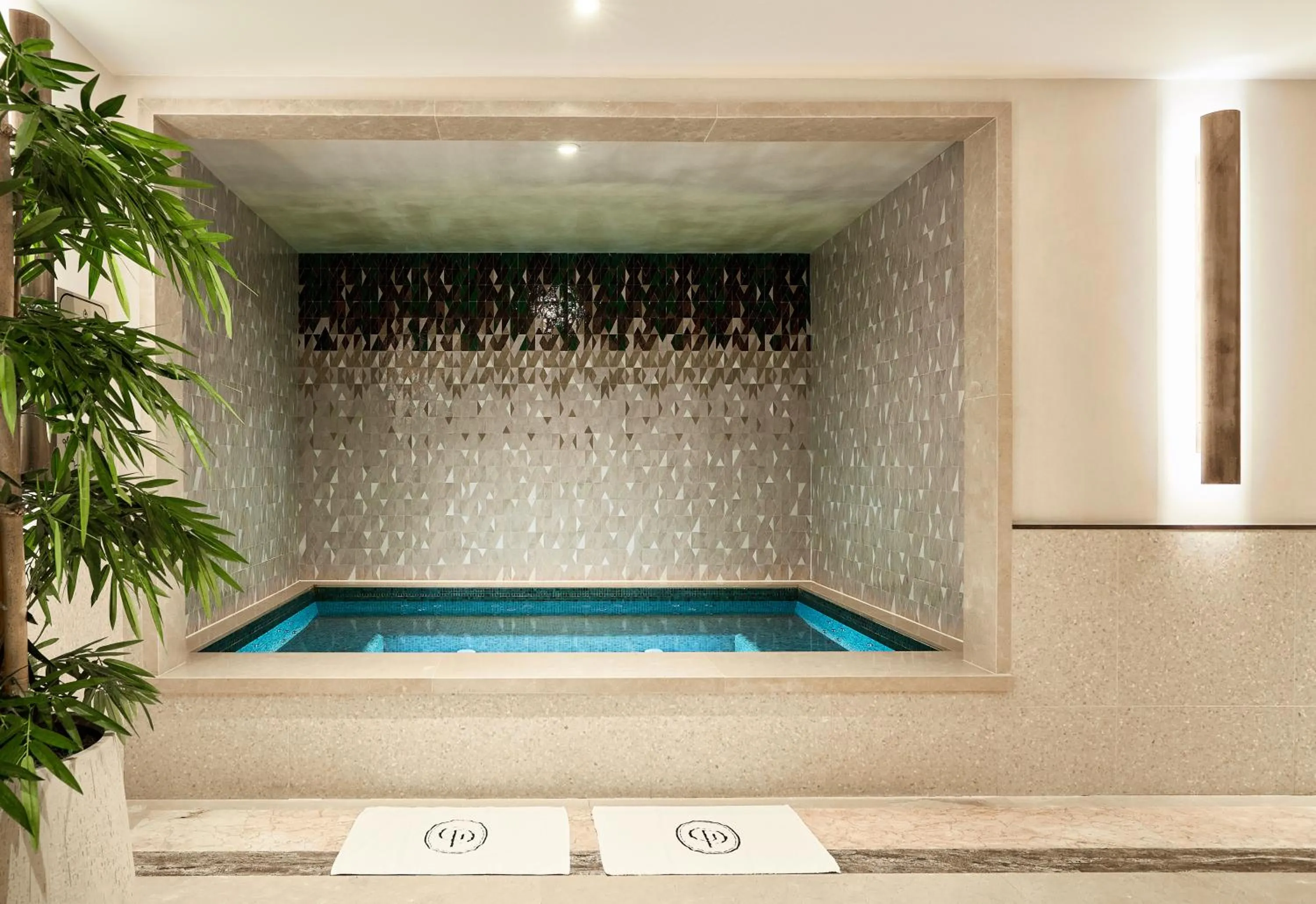 Hot Tub in Grand Powers Hotel