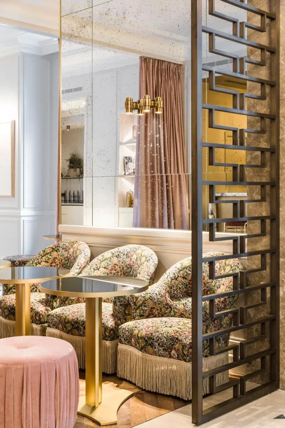 Restaurant/places to eat in Grand Powers Hotel Restaurant/places to eat in Grand Powers Hotel