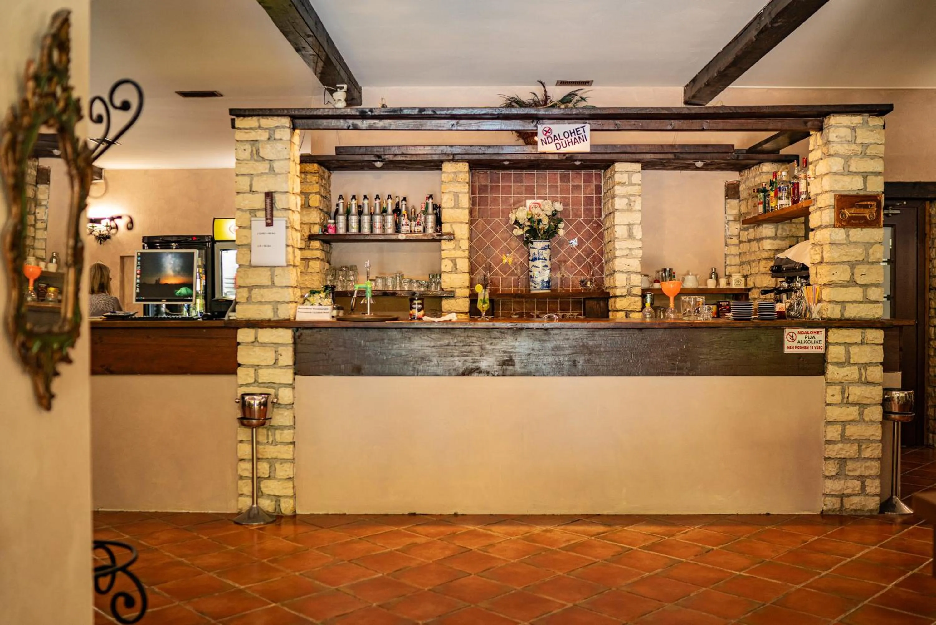 Restaurant/places to eat in Vila Belvedere