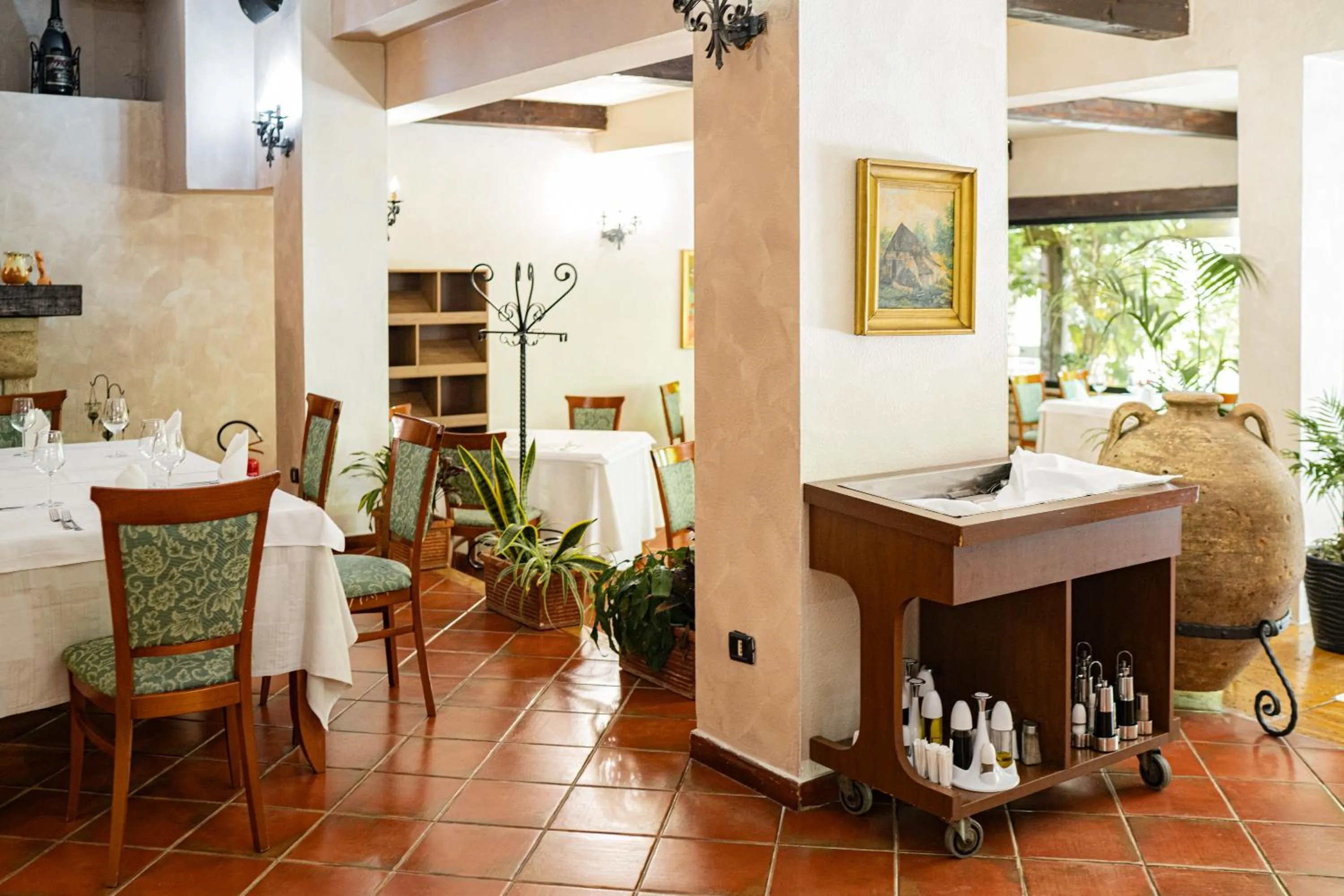 Restaurant/places to eat in Vila Belvedere