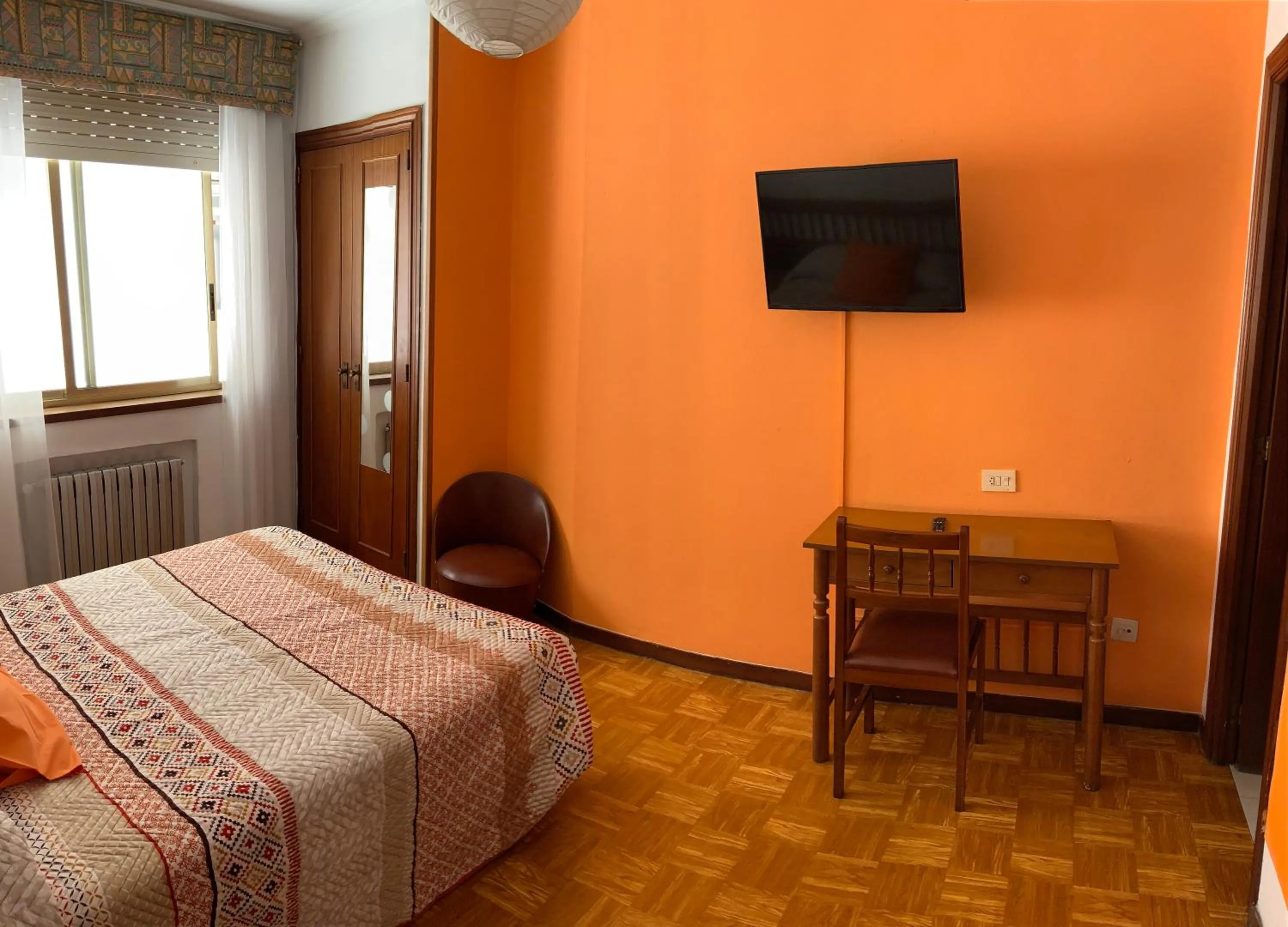 Photo of the whole room, Bed in Hotel España