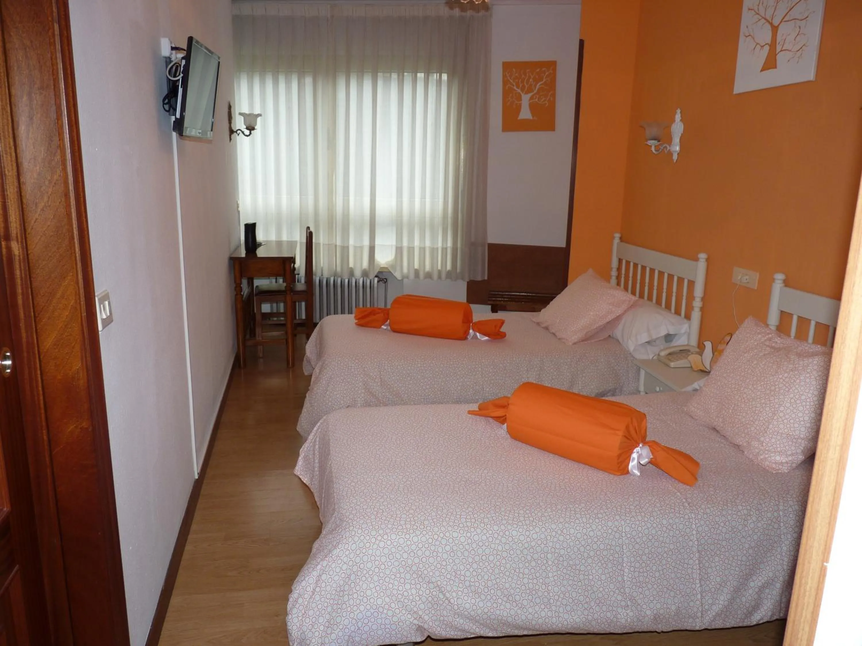 Photo of the whole room, Bed in Hotel España