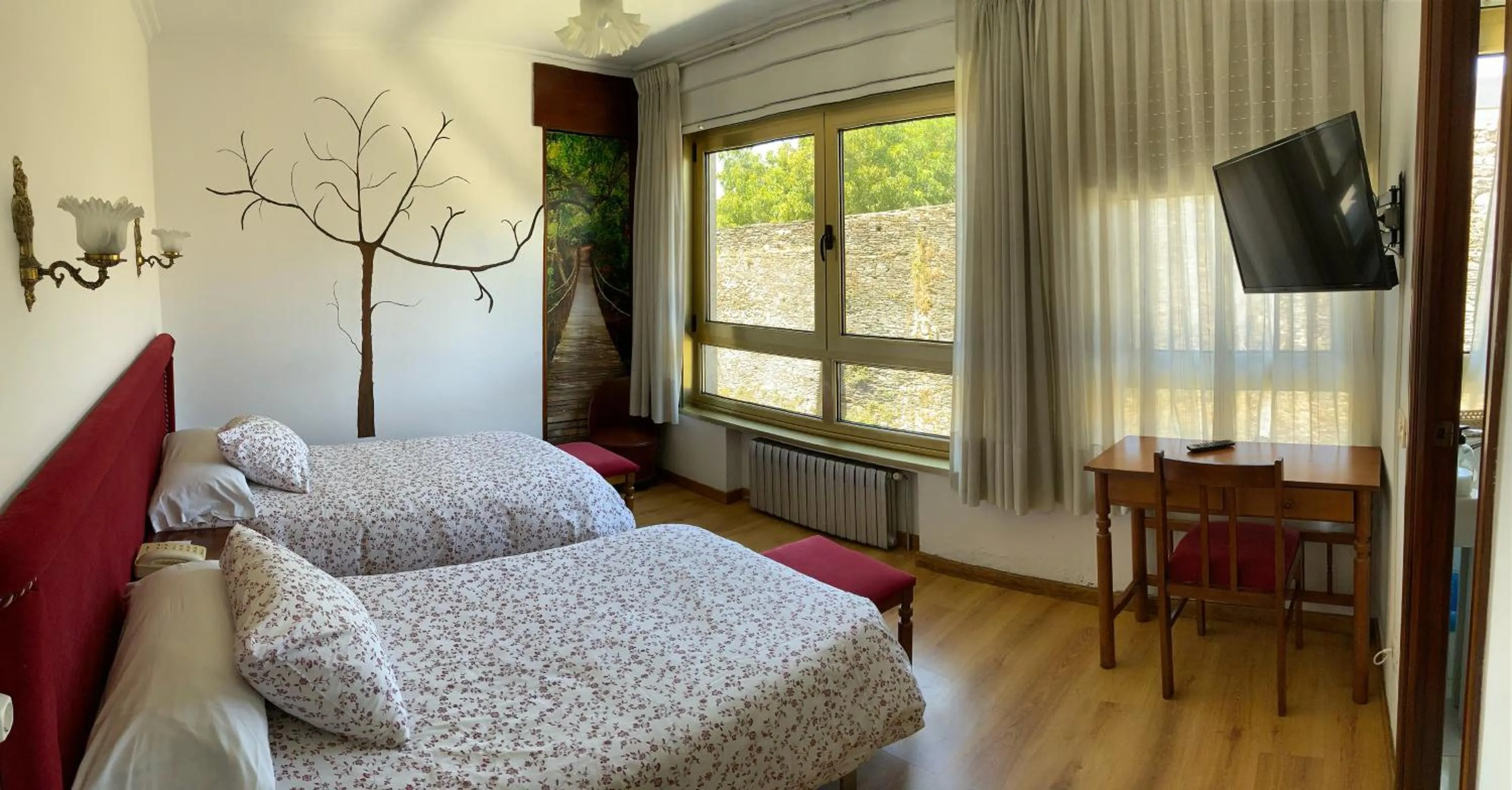 Photo of the whole room, Bed in Hotel España