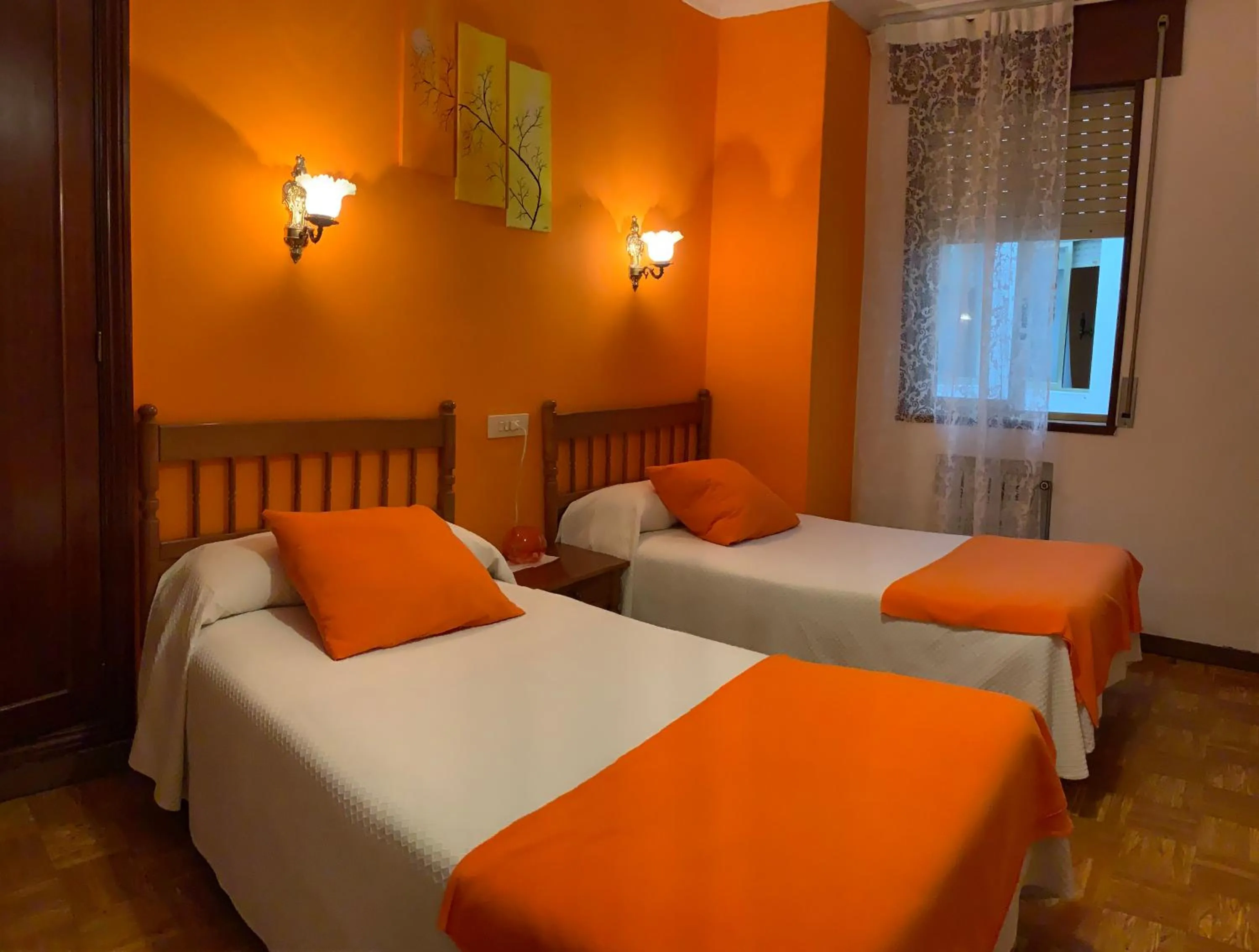 Photo of the whole room, Bed in Hotel España