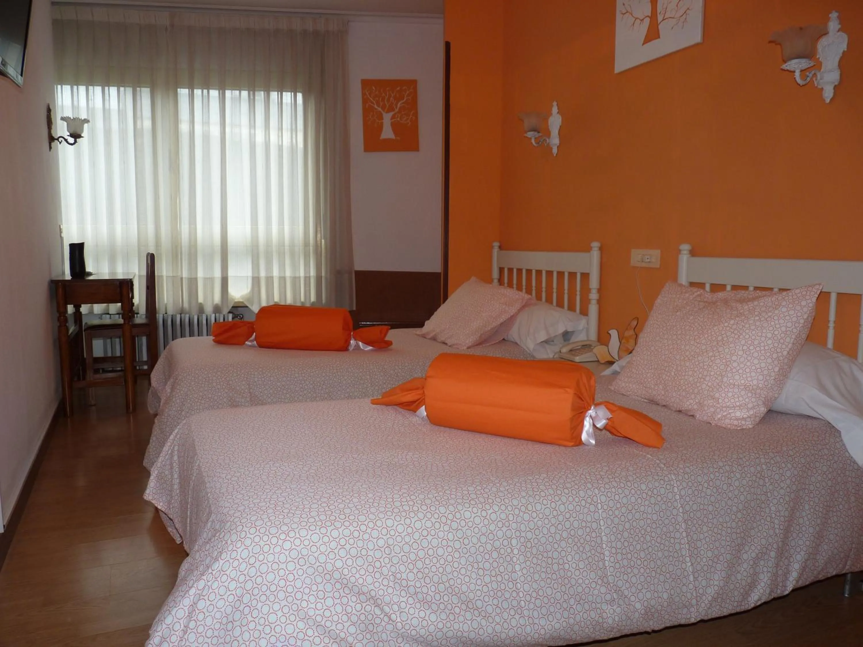 Photo of the whole room, Bed in Hotel España